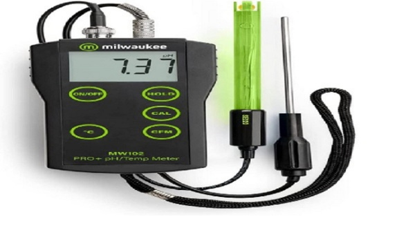 Milwaukee MW102 pH Meter