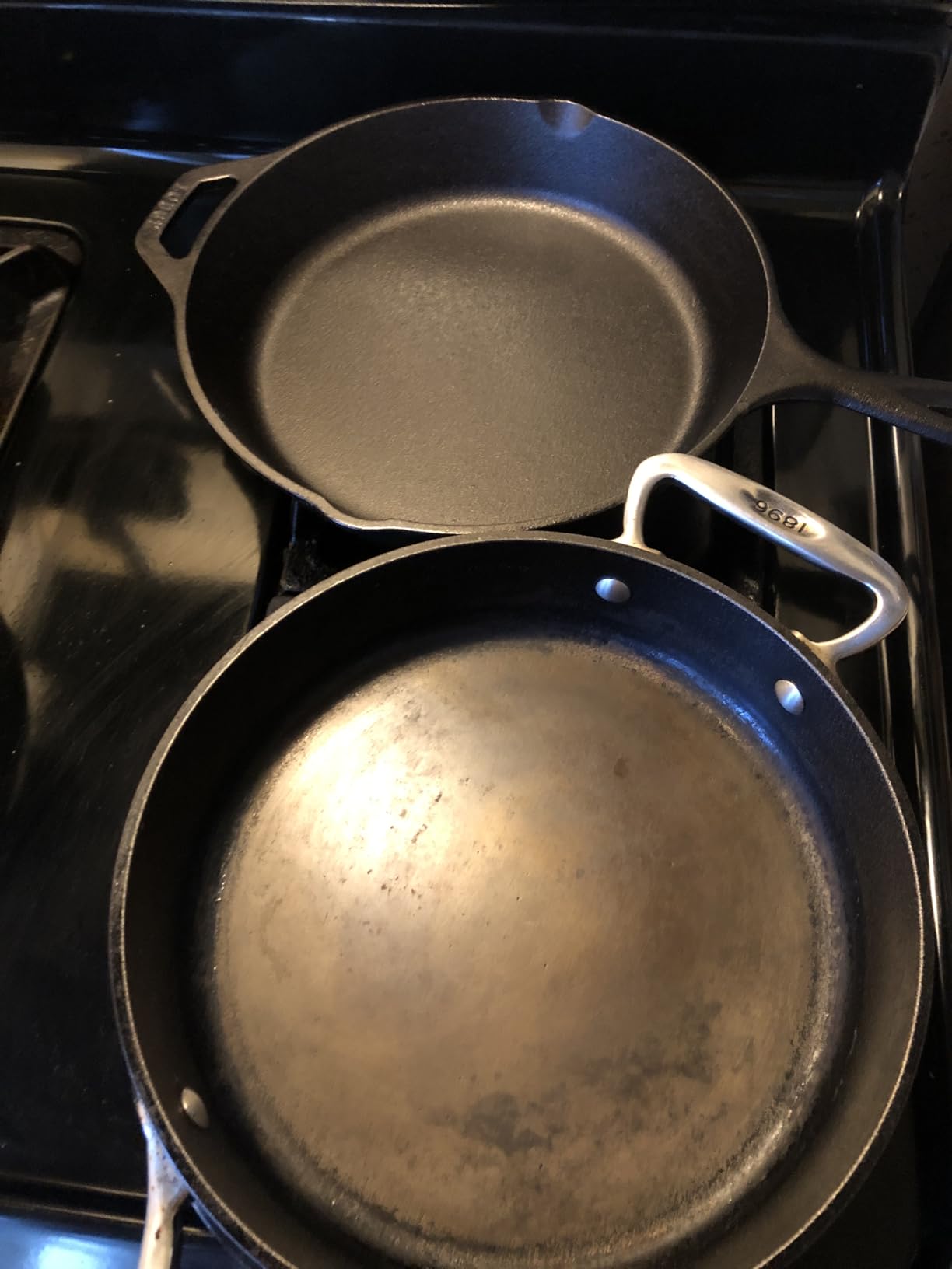 Lodge Pre-Seasoned Cast Iron Skillet, PFAS-Free, 10.25 Inches customer photo 2