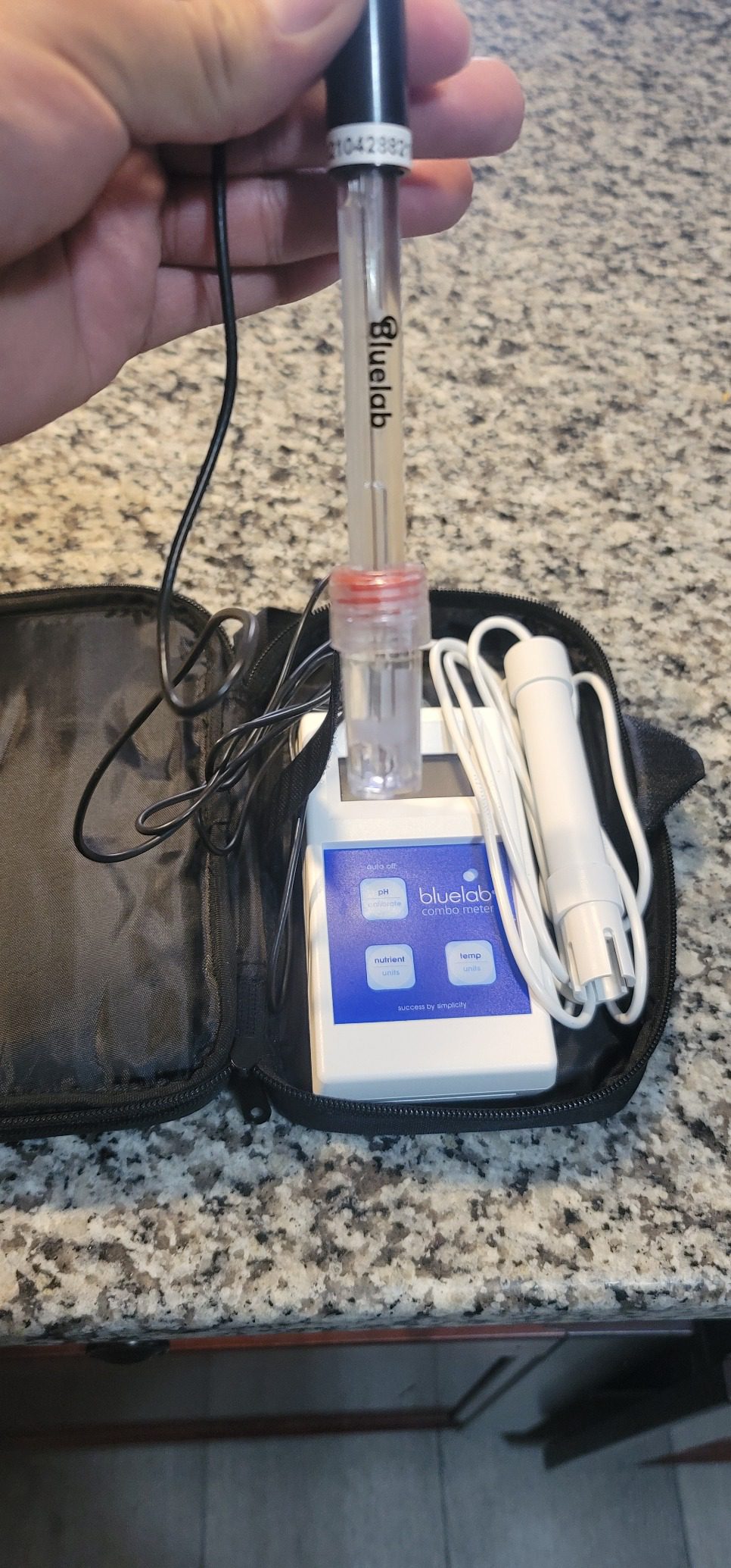 Bluelab METCOM Combo Meter for pH, Temperature & Conductivity in Water customer photo 1