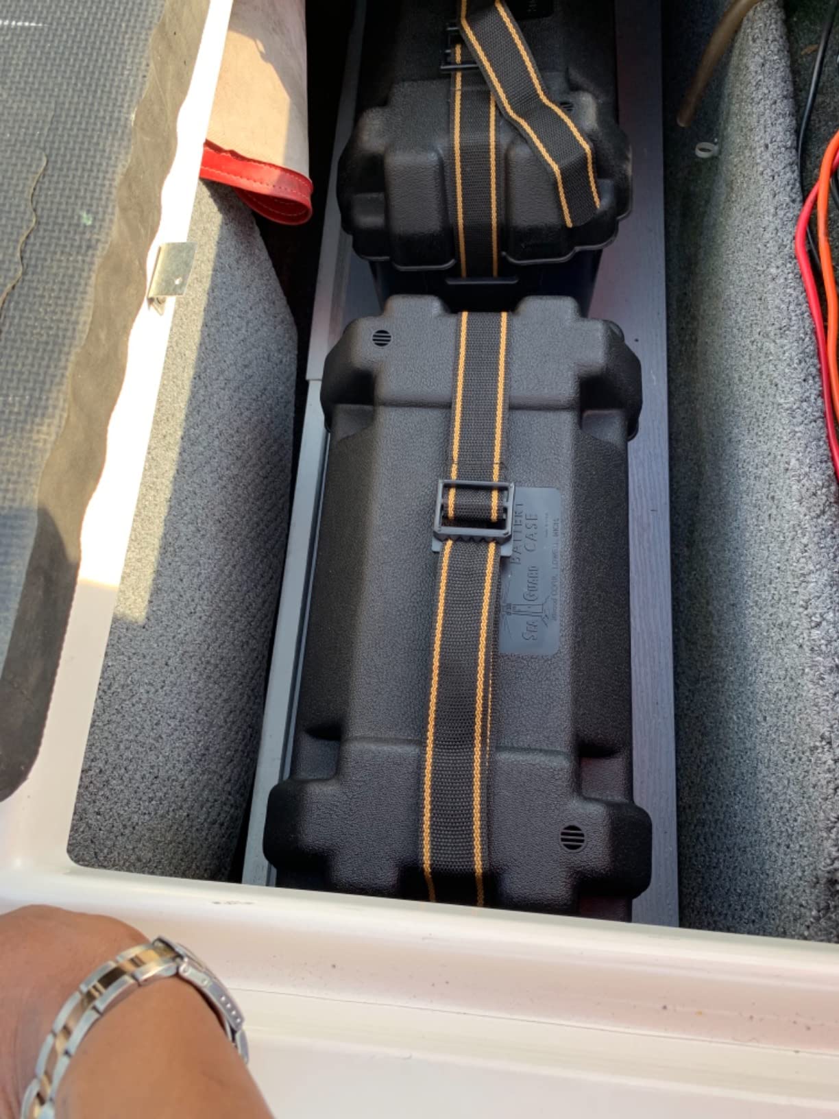 Attwood 9084-1 Large Vented Battery Box with Mounting Strap, Fits Group 29 and 31 Series Batteries, Black customer photo 1