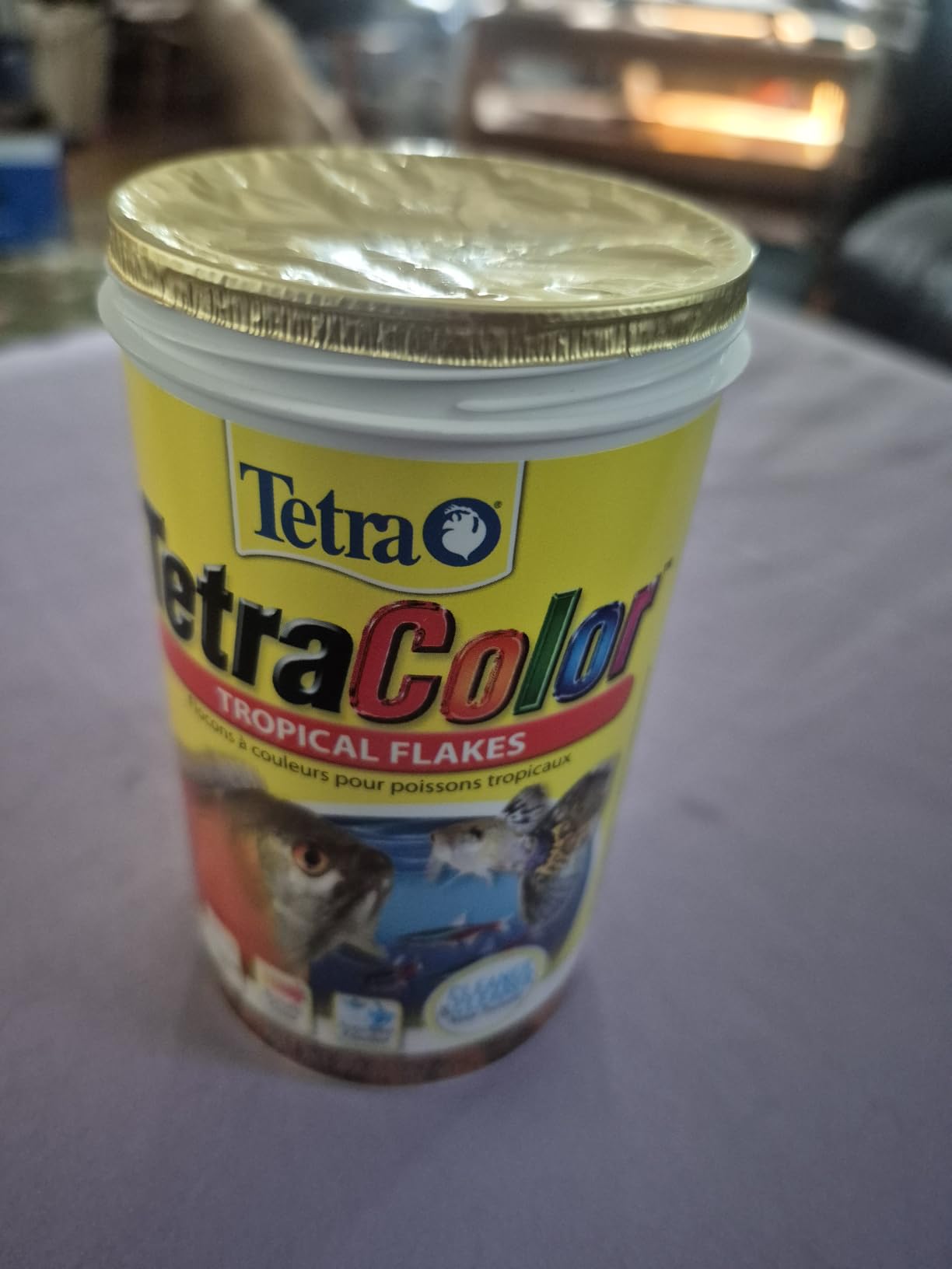 TetraColor Tropical Flakes, Color Boosting Fish Food, Nutritionally Balanced Diet for Tropical Fish, 7.06 oz customer photo 1