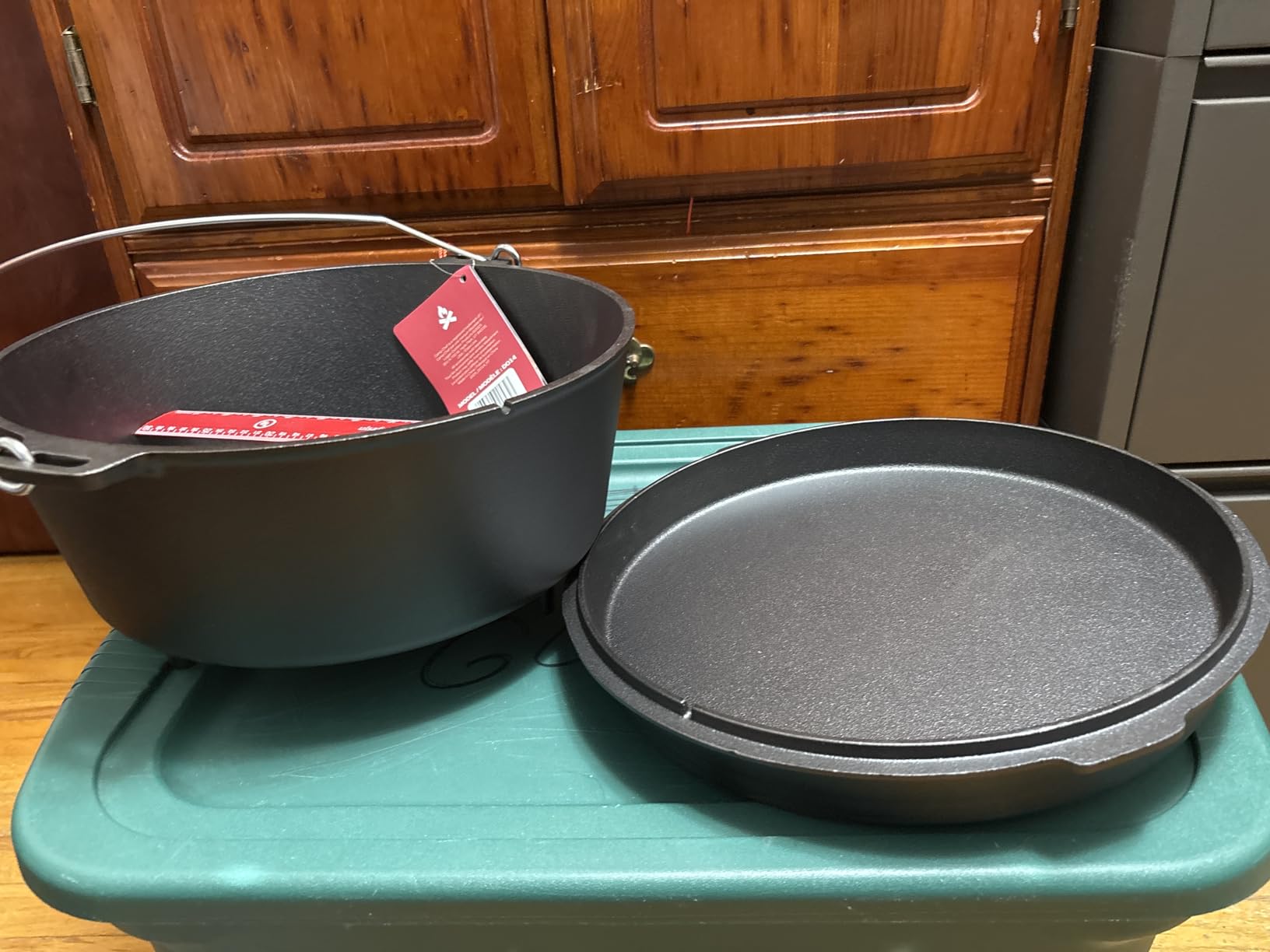 Camp Chef 14-inch Cast Iron Dutch Oven, Lid, and Lid Lifter, Black/Cast Iron customer photo 1