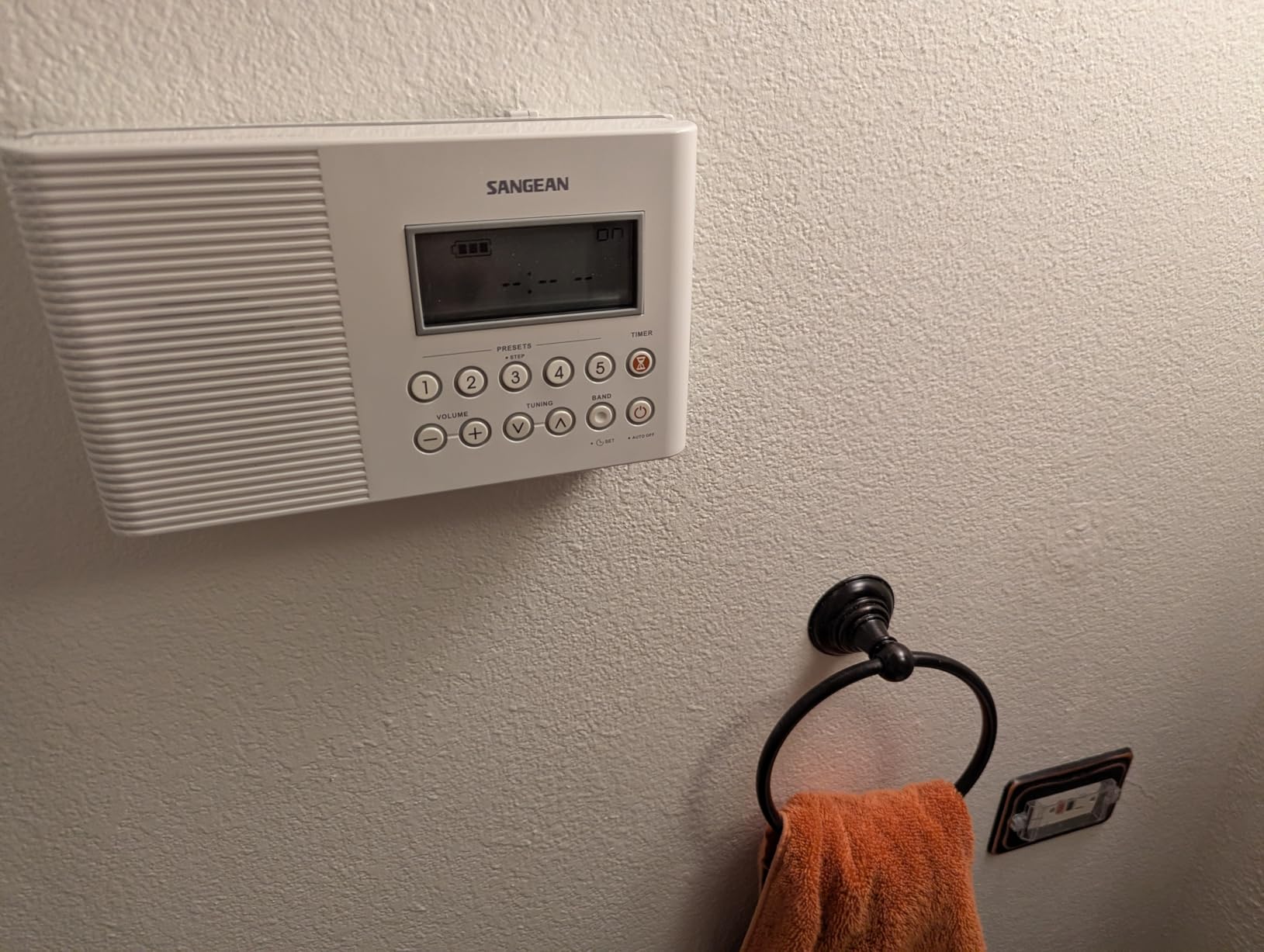Sangean H201 Shower Radio AM/FM Waterproof, Weather Alert Radio, White customer photo 1