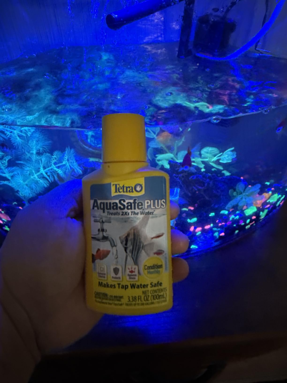 Tetra AquaSafe Plus Water Conditioner & Dechlorinator For Aquariums, 33.8 oz customer photo 1