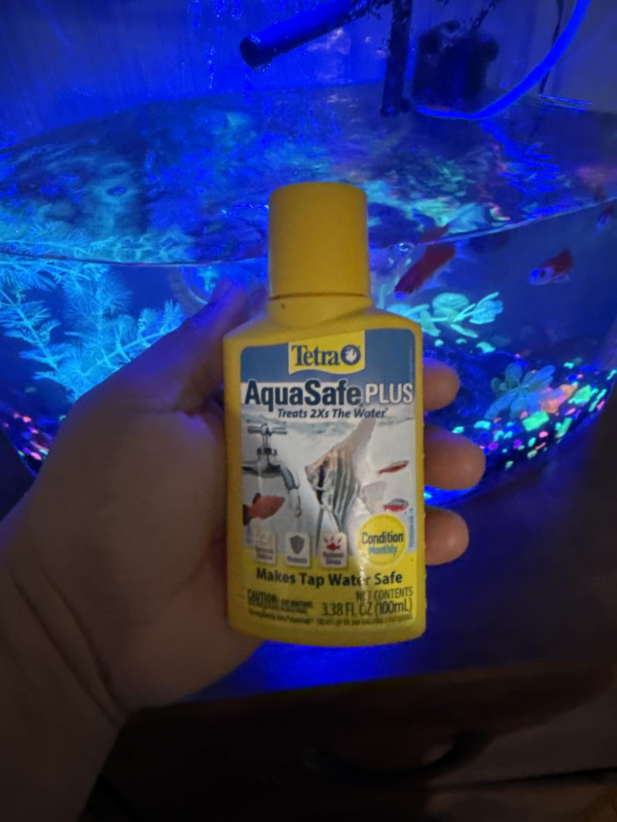 Tetra AquaSafe Plus Water Conditioner & Dechlorinator For Aquariums, 33.8 oz customer photo 2