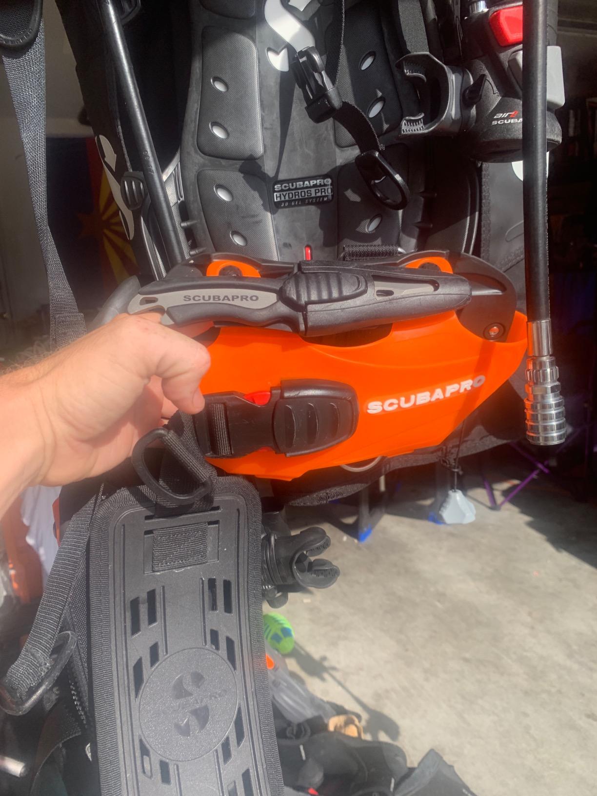 SCUBAPRO Mako Titanium Scuba Diving Knife with 3.5-Inch Blade - Locking Sheath and BCD Mounting Kit customer photo 2