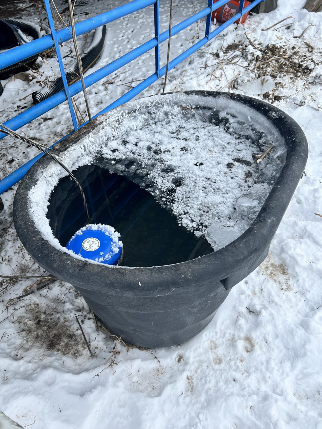 Farm Innovators H-418C Cast Aluminum 1250 Watt Convert-Able Floating and Submergible Tank De-Icer with Chew Proof Cord and Self Regulating Thermostat customer photo 1