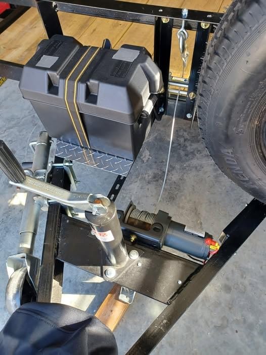 Attwood 9067-1 Vented Battery Box with Mounting Strap, Fits Group 27 Series Batteries, Black customer photo 1