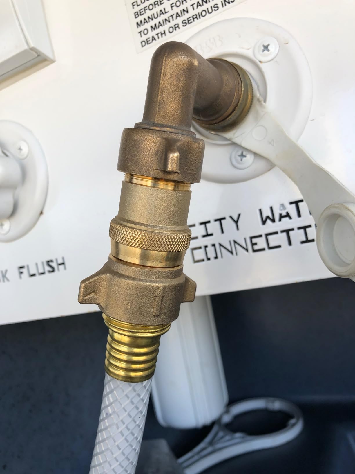 Camco Brass Marine/RV Water Pressure Regulator - Protects RV Kitchen Small Appliances, Plumbing & Hoses - Reduces RV Water Pressure to Safe & Consistent 40-50 PSI - Drinking Water Safe (40055) customer photo 1