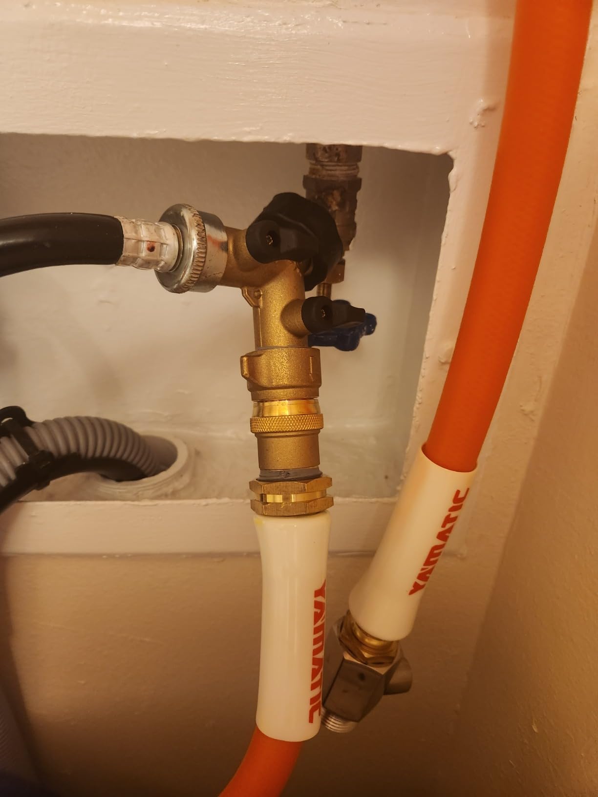 Camco Brass Marine/RV Water Pressure Regulator - Protects RV Kitchen Small Appliances, Plumbing & Hoses - Reduces RV Water Pressure to Safe & Consistent 40-50 PSI - Drinking Water Safe (40055) customer photo 2