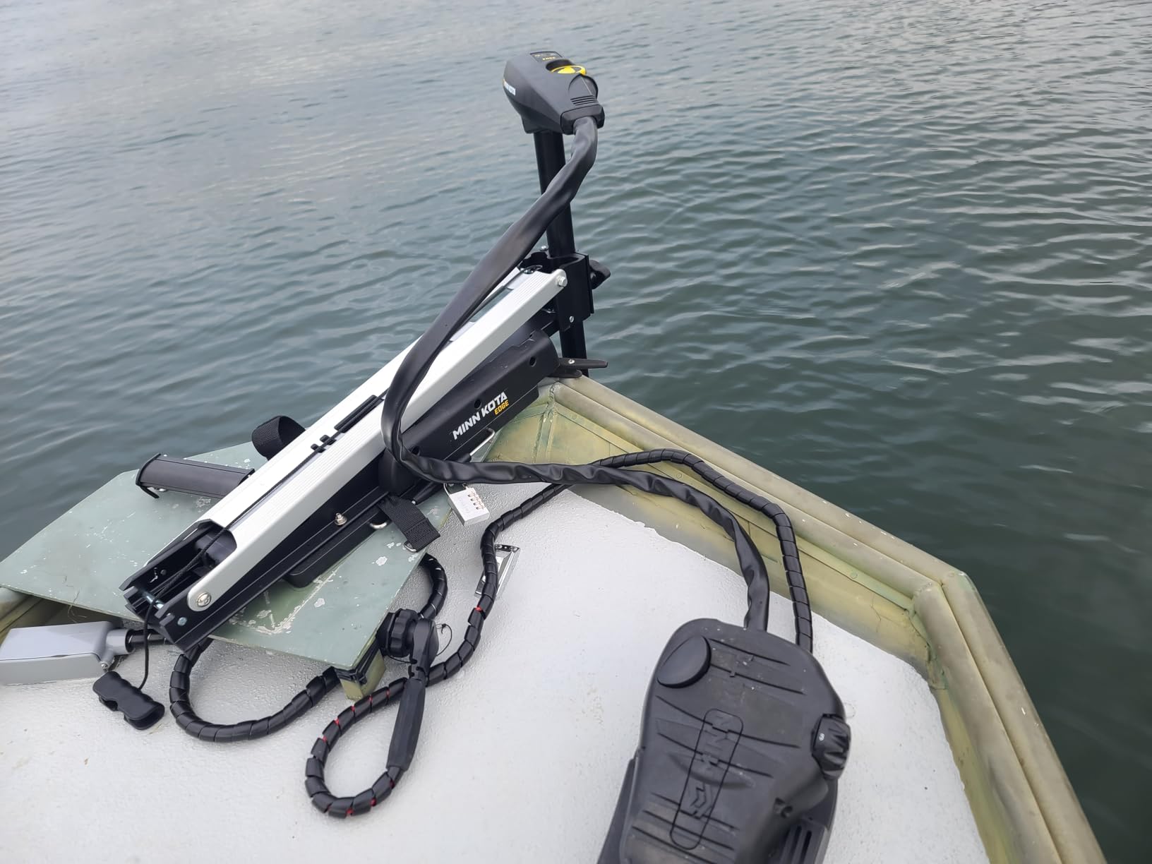 Minn Kota Edge Bow-Mount Electric Trolling Motor with Foot Pedal Control - 70 Lb. Thrust, 45 In. Shaft, Freshwater customer photo 1