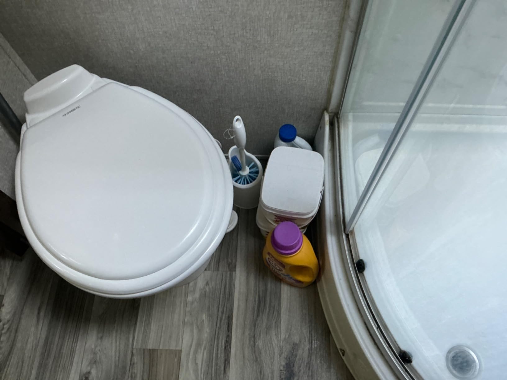 Happy Campers RV Toilet Treatment & Holding Tank Treatment - Controls Odors, Helps Prevent Clogs (18 Treatments) customer photo 2