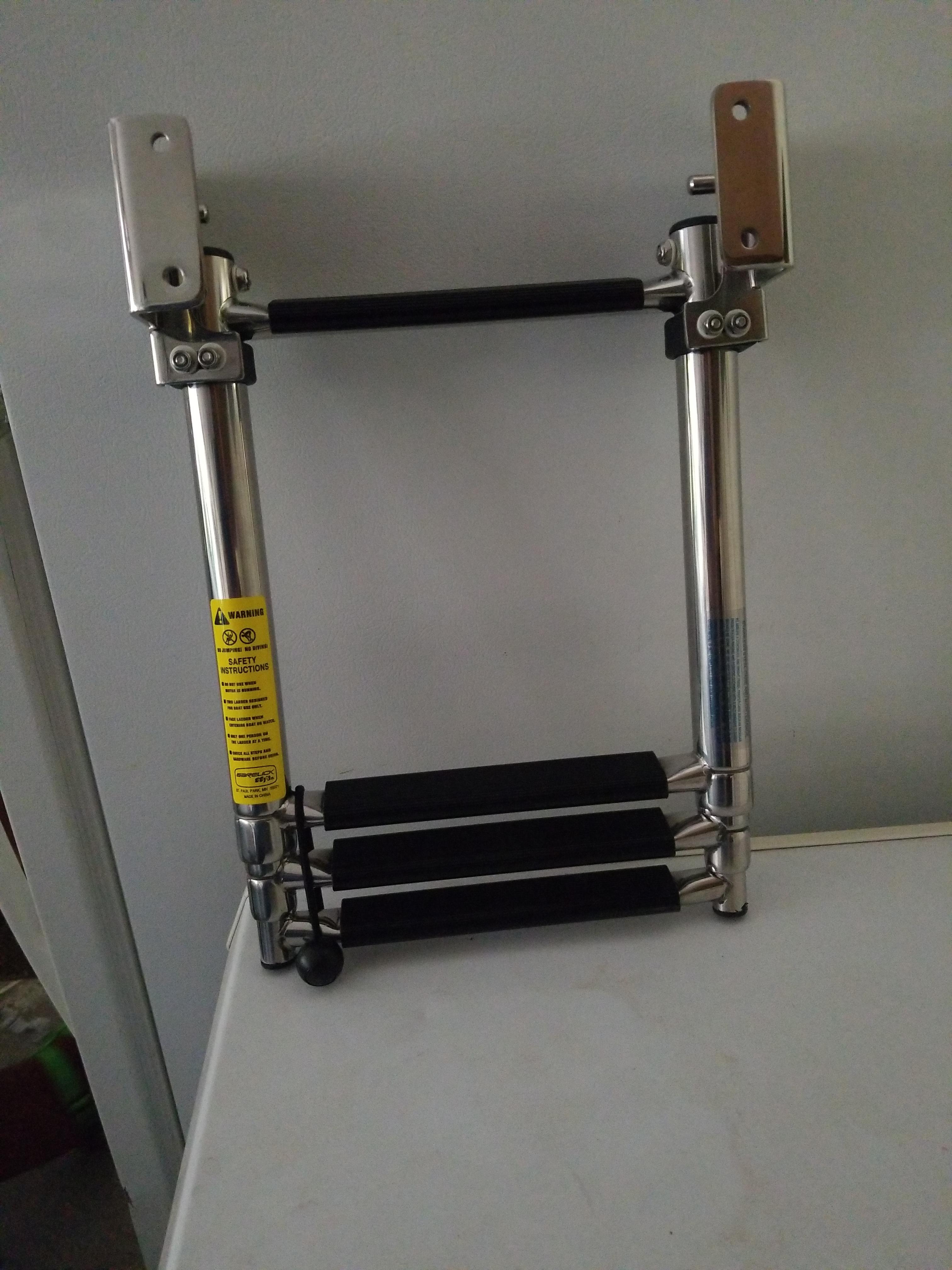 Attwood Telescoping Transom Ladder, 4-Step, Self-Lock Transom Mount Brackets, Stainless Steel, Rated to 400 Pounds, 19684 customer photo 1