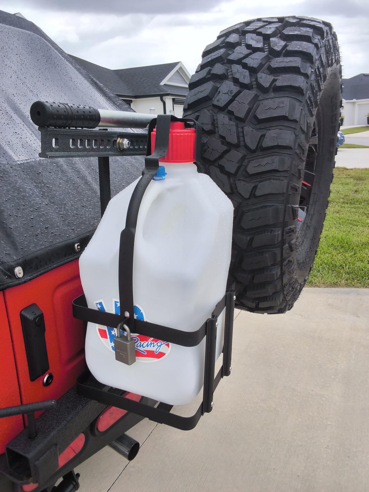 VP Racing 5.5 Gal. Square Motorsport Jug w/ 14 Inch Deluxe Filler Hose customer photo 1