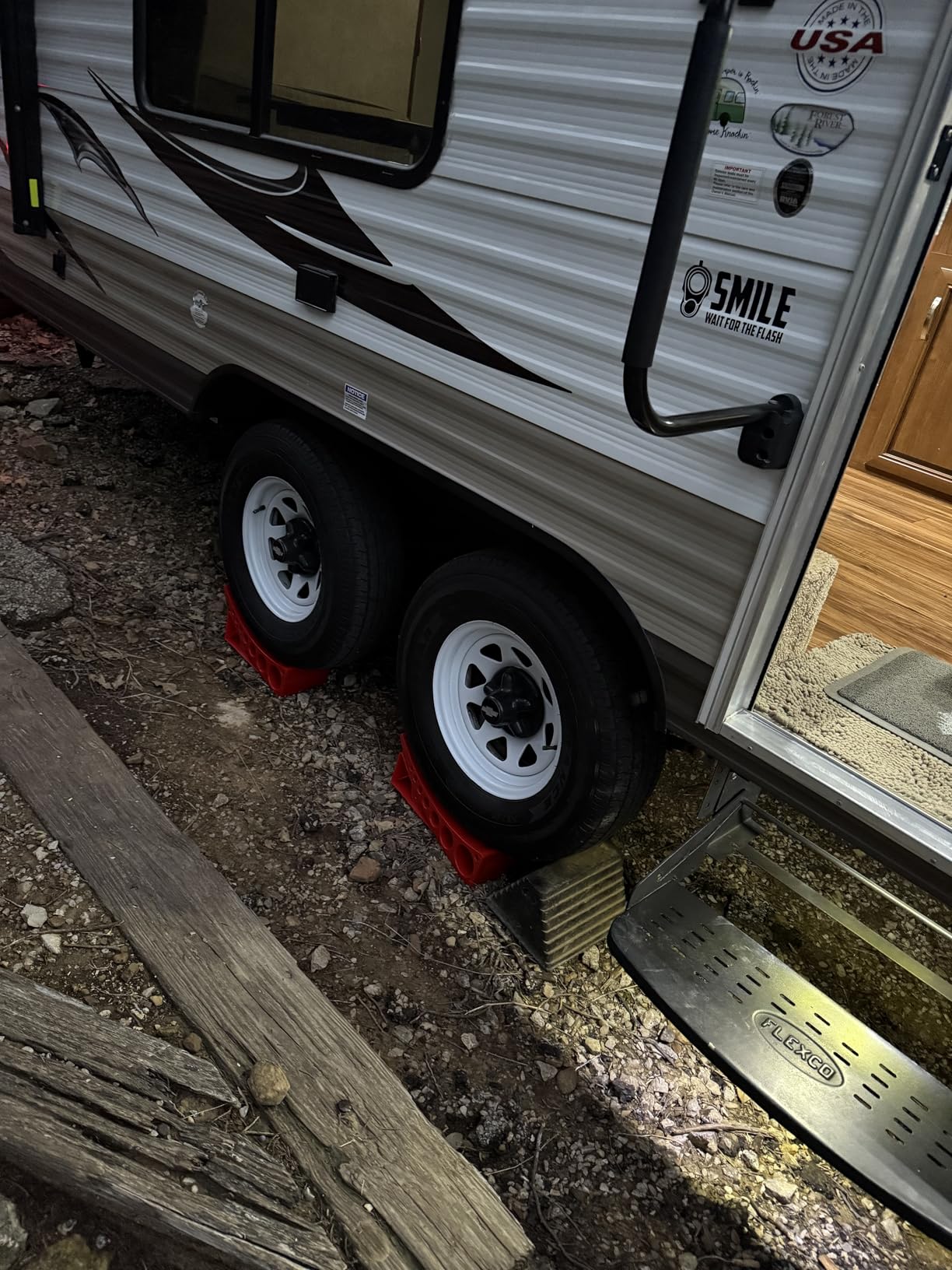 Andersen Hitches 2-Pack Camper Leveler Blocks for RVs and Trailers Up to 30000 lbs Precise 1/2 to 4 Inch Leveling Made in USA customer photo 1
