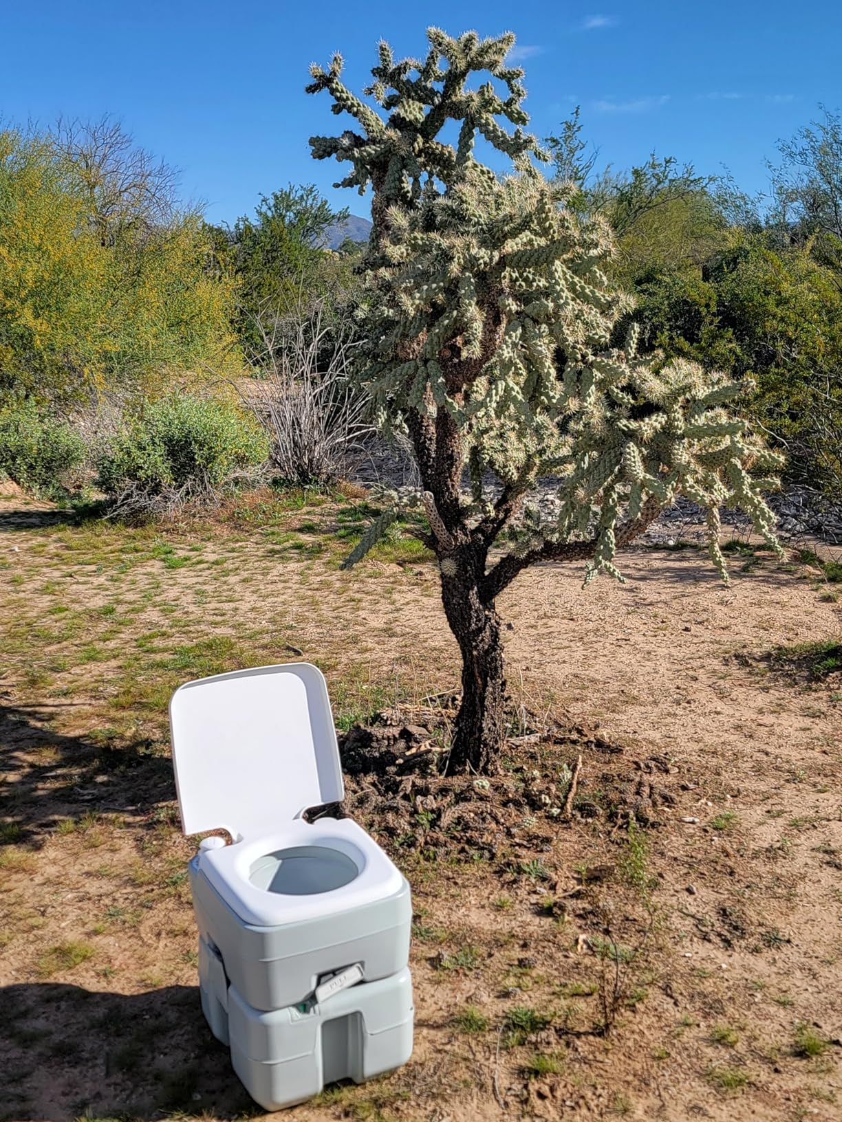 SereneLife Portable Toilet 5.3 Gal Camping Travel Outdoor Flush Toilet Seat | 5.3 Gal waste tank, 50+ flushes, leak-proof odor control, 3-way rinse system customer photo 2