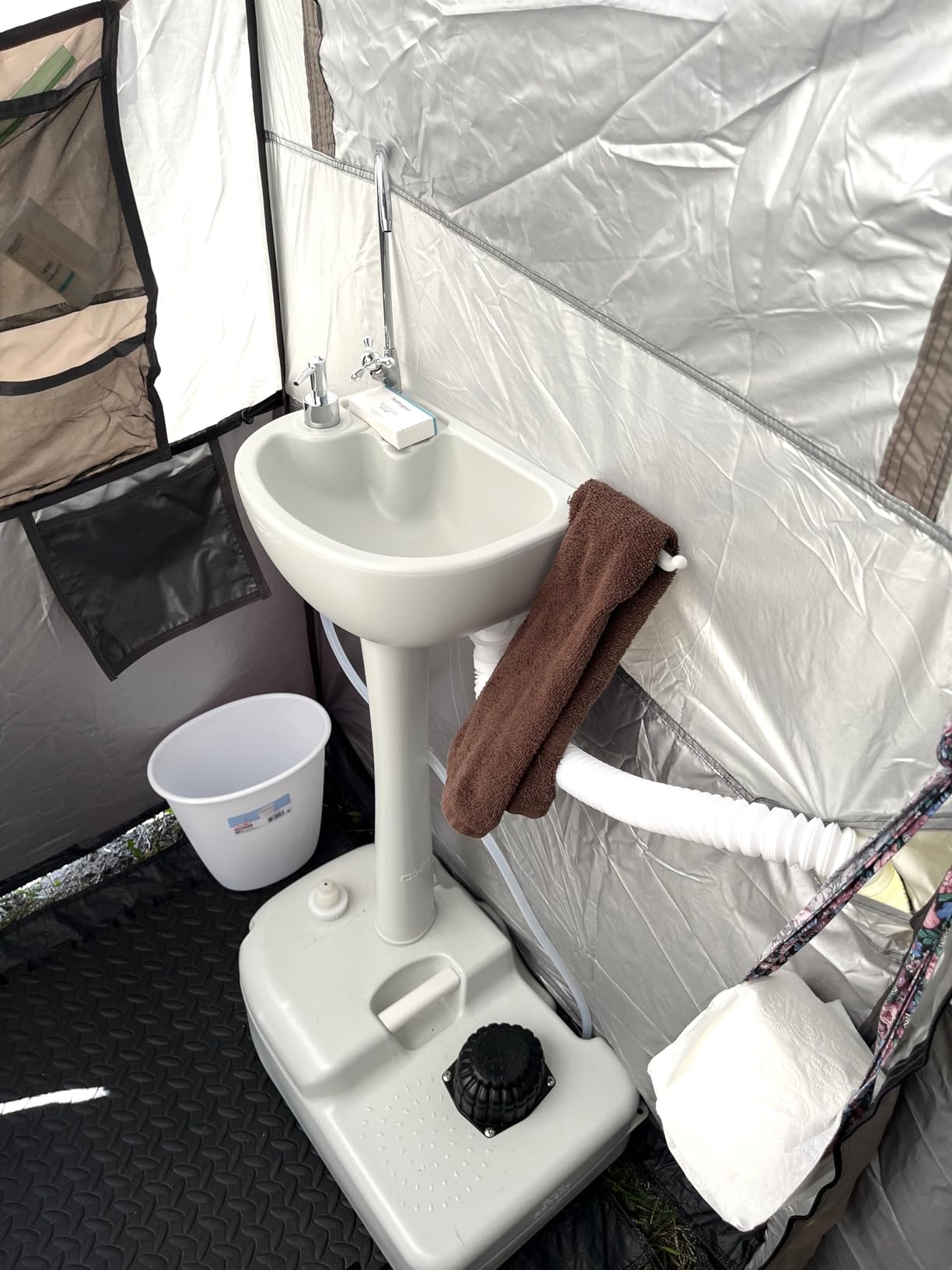 VINGLI Upgraded Portable Sink | Rolling Hand Wash Basin Stand with Towel Holder & Soap Dispenser & Wheels, Perfect for Garden/Camping/Outdoor Events/Gatherings/Worksite/RV/Indoor customer photo 2