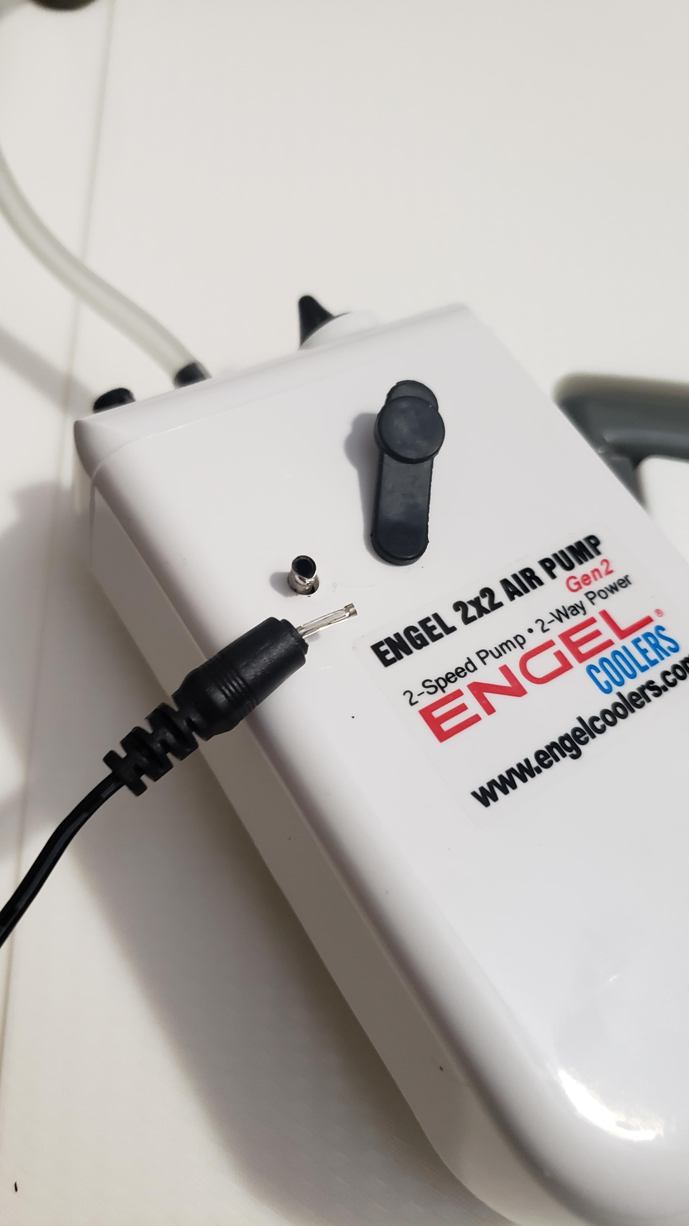 Engel 30qt Live Bait Cooler Box with 2nd Gen 2-Speed Portable Aerator Pump and 4 x Fishing Rod Holder Attachments. Fishing Bait Station and Minnow Bucket in LBC30-RH in White customer photo 2