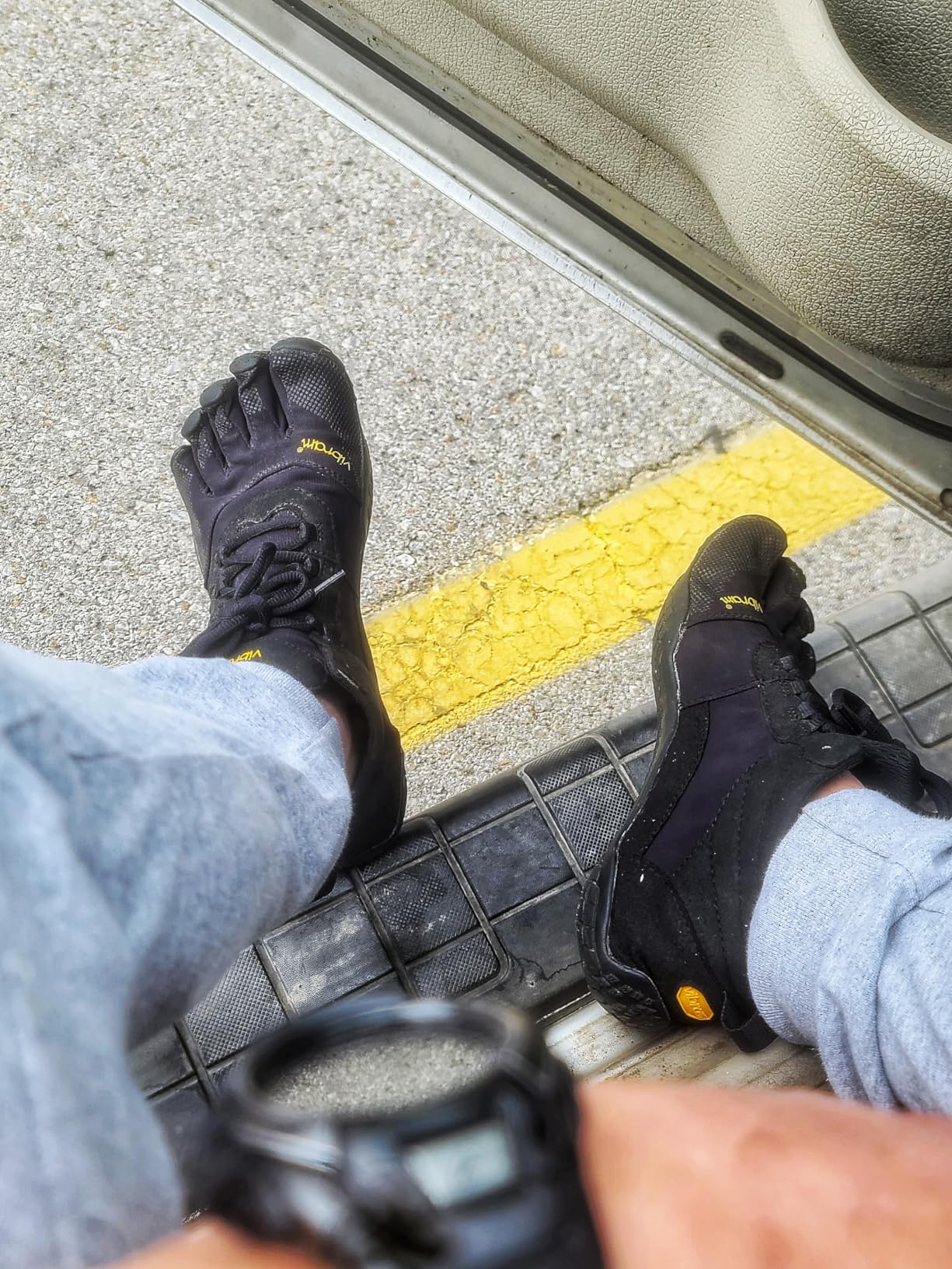 Vibram Men's FiveFingers V-Trek | Barefoot All-Terrain Outdoor Shoe for Hiking & Light Trail customer photo 2
