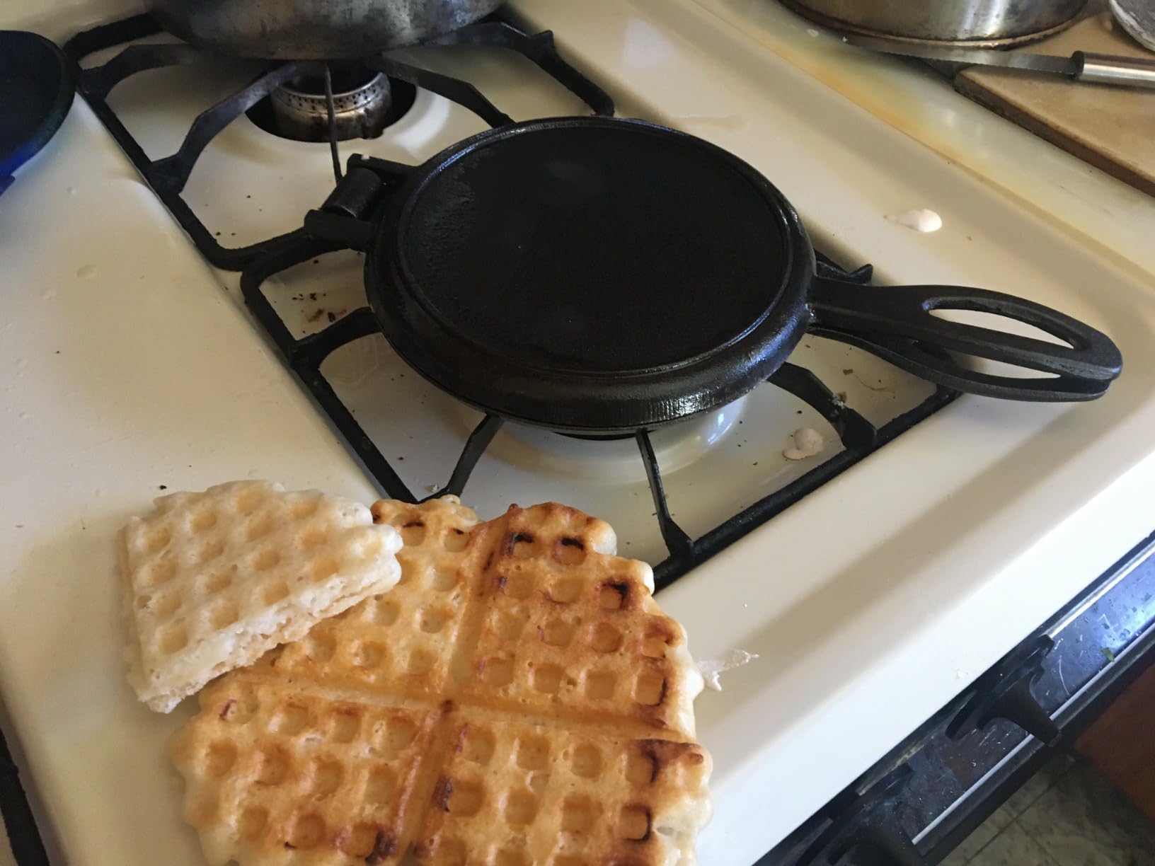 HAWOK Cast Iron Waffle Maker customer photo 1