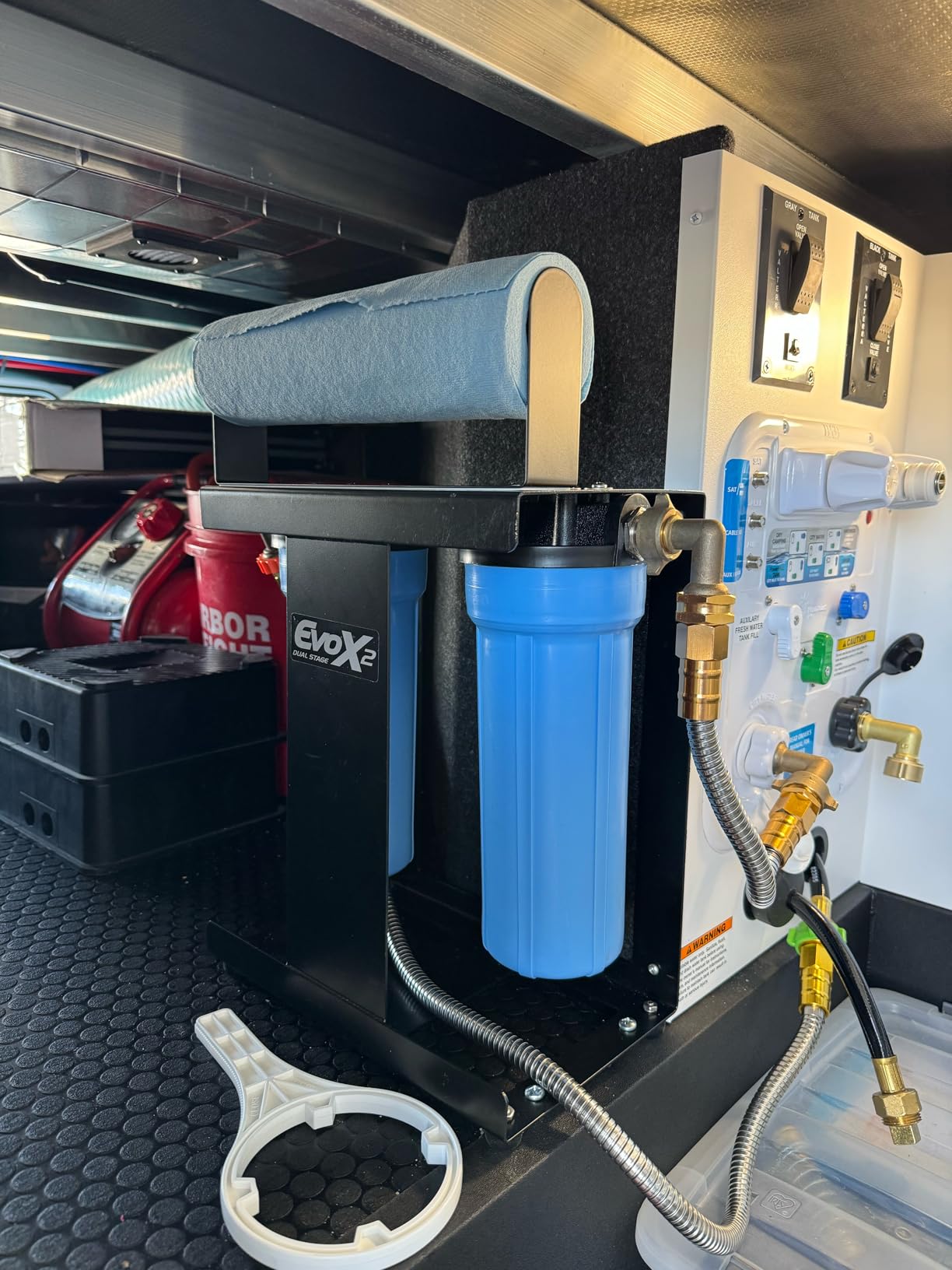 Camco EVO X2 Dual Stage Camper/RV Water Filter Kit - 2 Stage Filtration w/KDF & GAC - Filters Out Bad Taste, Odors, Lead, Bacteria & More - Replaceable Filters - (40639) customer photo 1