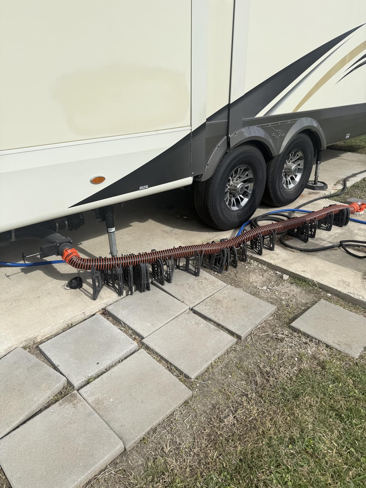Camco RhinoEXTREME 20' RV Sewer Hose Kit - Premium Sewer Kit - Pre-Assembled & Ready-to-Use - Includes 4-in-1 Dump Station Adapter & Storage Caps (21012) customer photo 2