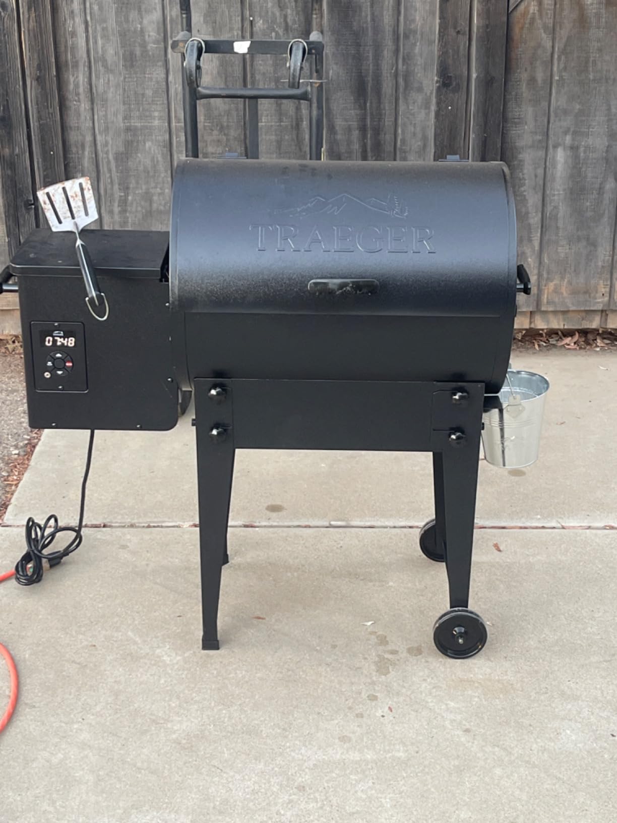 Traeger Tailgater Portable Wood Pellet Grill & Smoker, 300 Sq In, Foldable legs, 6-in-1 versatility customer photo 1