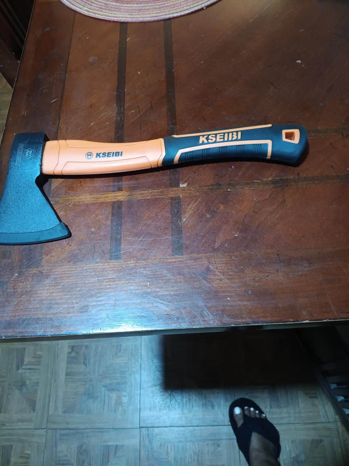 KSEIBI Wood Axe, Small Outdoor Camp Hatchet for Splitting and Kindling Wood, Forged Steel Blade with Anti-Slip and Shock Reduction Handle customer photo 1