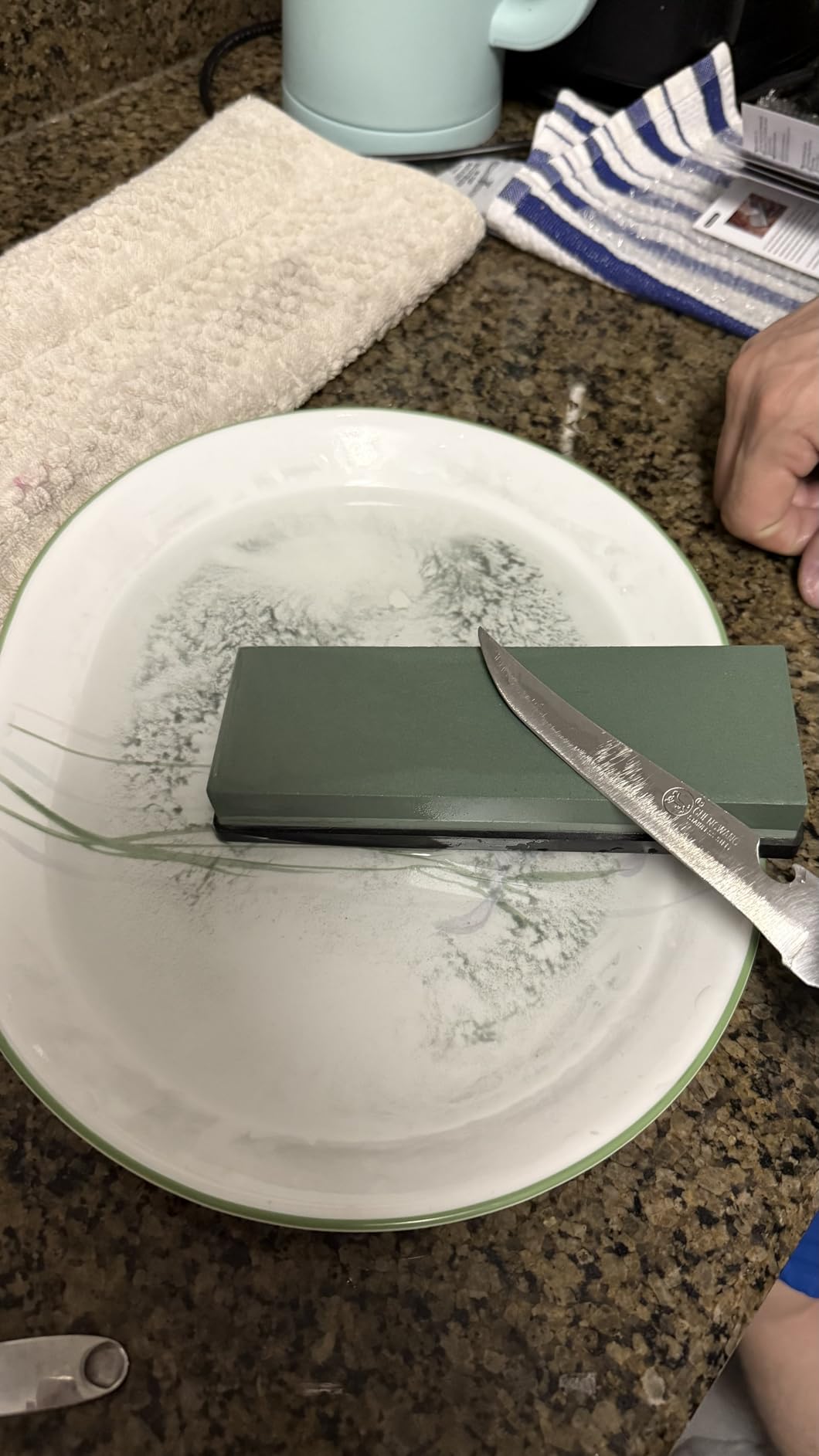 KEENBEST Actual Grit Premium Material Sharpening Stone 2 Side 400 1000 Whetstone Set Kitchen Knife Sharpener Stone Wet Stones for Sharping Knives Kit with Non-slip Rubber Base customer photo 1