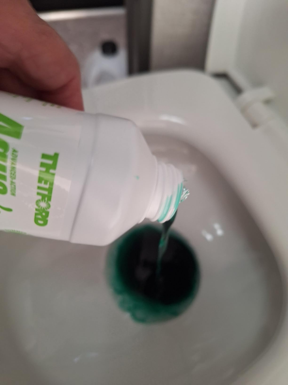 Thetford AquaMAX Summer Cypress Scent RV Holding Tank Treatment, Formaldehyde Free, Waste Digester, Septic Tank Safe, 6 Pack 8oz Bottles (96689) customer photo 1