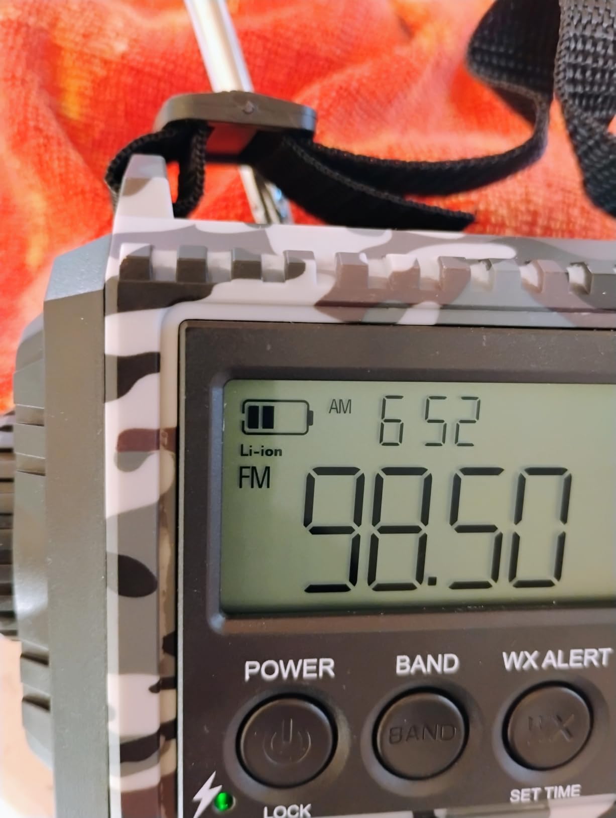 Emergency Radio, 5000mAh/18500mWh Weather Radio, Solar Hand Crank Radio with AM/FM/SW/NOAA Alert, Cell Phone Charger, Headphone Jack, Flashlight and SOS Siren customer photo 2