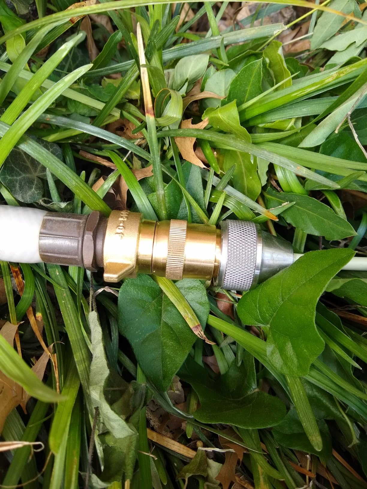 Hourleey Brass RV Water Pressure Regulator, Water Regulator for RV Camper with Filter Screen, Protector for Campers, Travel Trailers, RV Plumbing System, 40-50 PSI customer photo 1