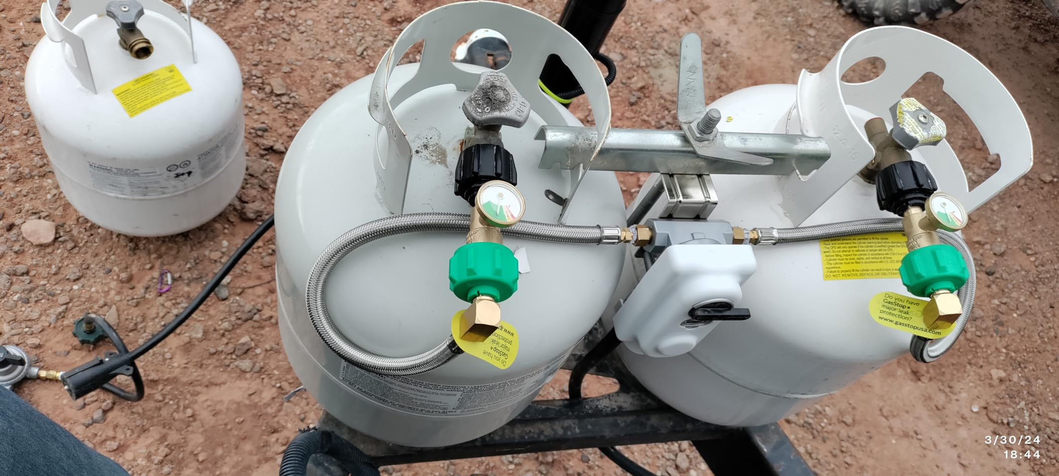 Flame King ACR-2a 2-Stage Auto Changeover LP Propane Gas Regulator for RVs, Vans, and Trailers (Without Pigtails) customer photo 1