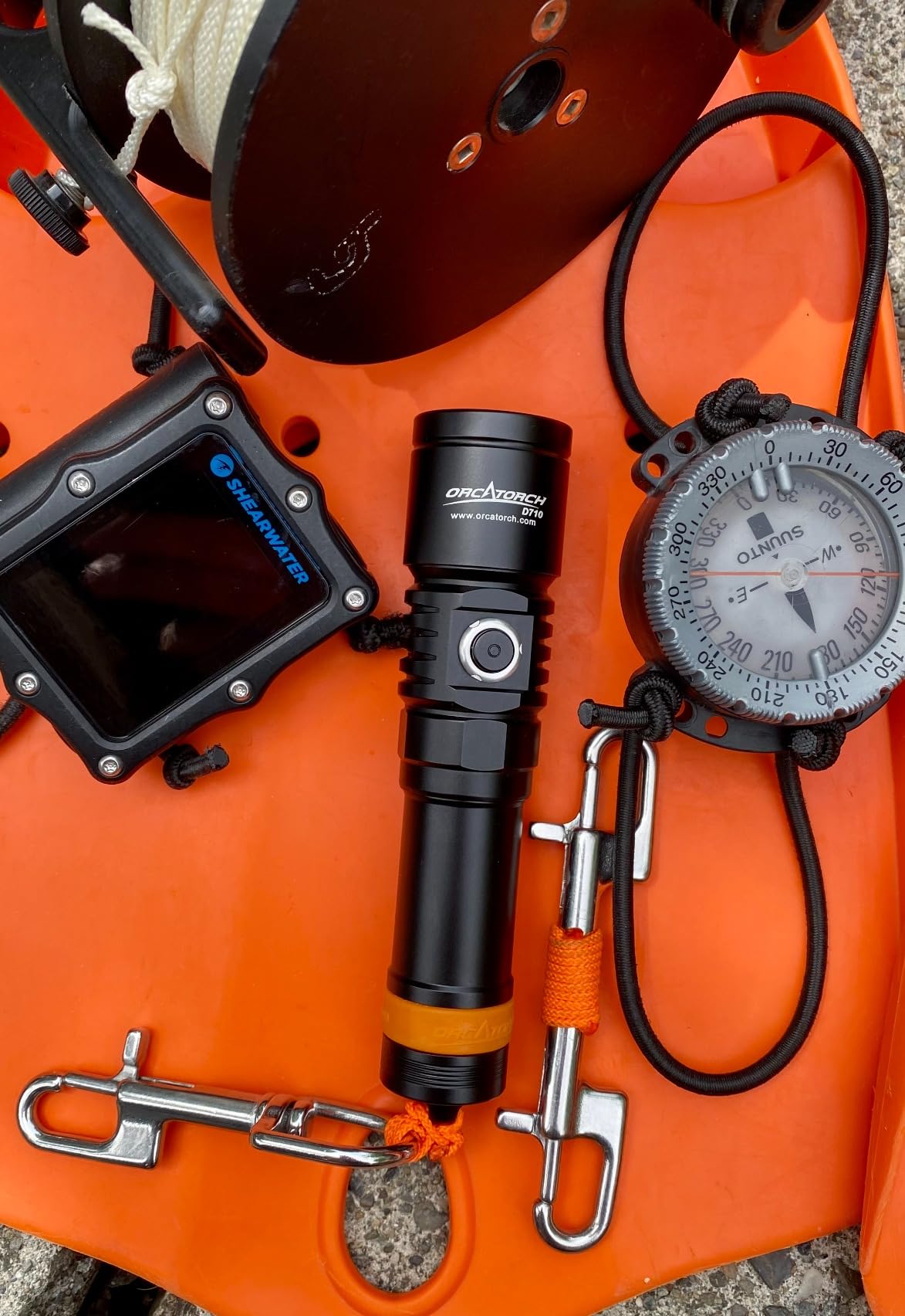 ORCATORCH D710 Dive Light, 3000 Lumens Bright Diving Flashlight, Black | 6 Degree Narrow Beam, 4 Modes (High/Med/Low/Turbo), Power Indicator & Switch Locking Design, IP68 Waterproof for Scuba Diving customer photo 1
