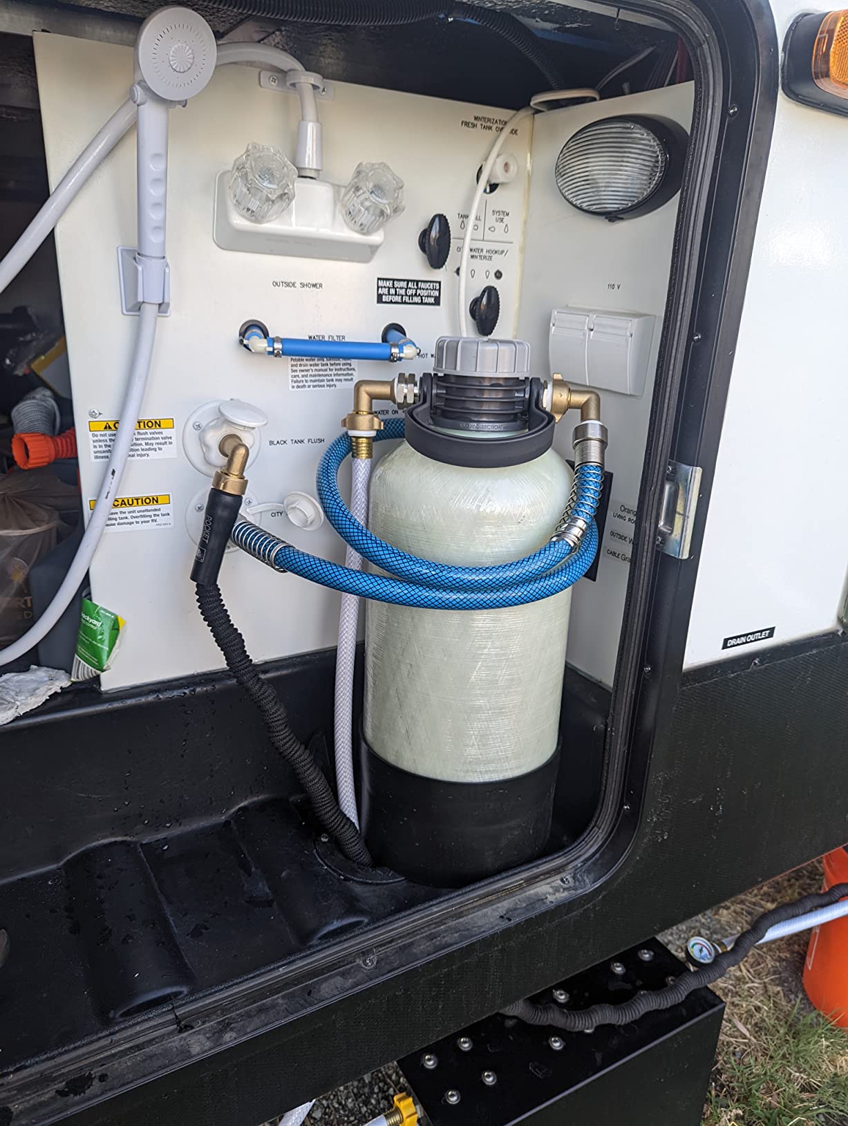 Camco TastePURE Portable Compact 4 GPM Hard Water Softener Kit with Carry Handle, 4' Hose, and 50 Test Strips for Boats and RVs | Regenerates with Table Salt customer photo 1