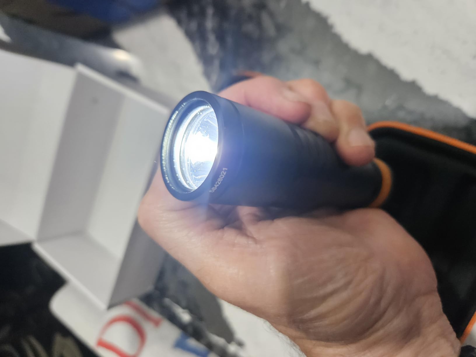 ORCATORCH D580 Compact Backup Dive Light, 530 Lumens Scuba Flashlight | 6 Degree Narrow Beam, Twist Switch, IP68 Waterproof, 150m Depth Rating, 3 AAA Batteries Included, Ideal for Night & Safety Diving customer photo 2