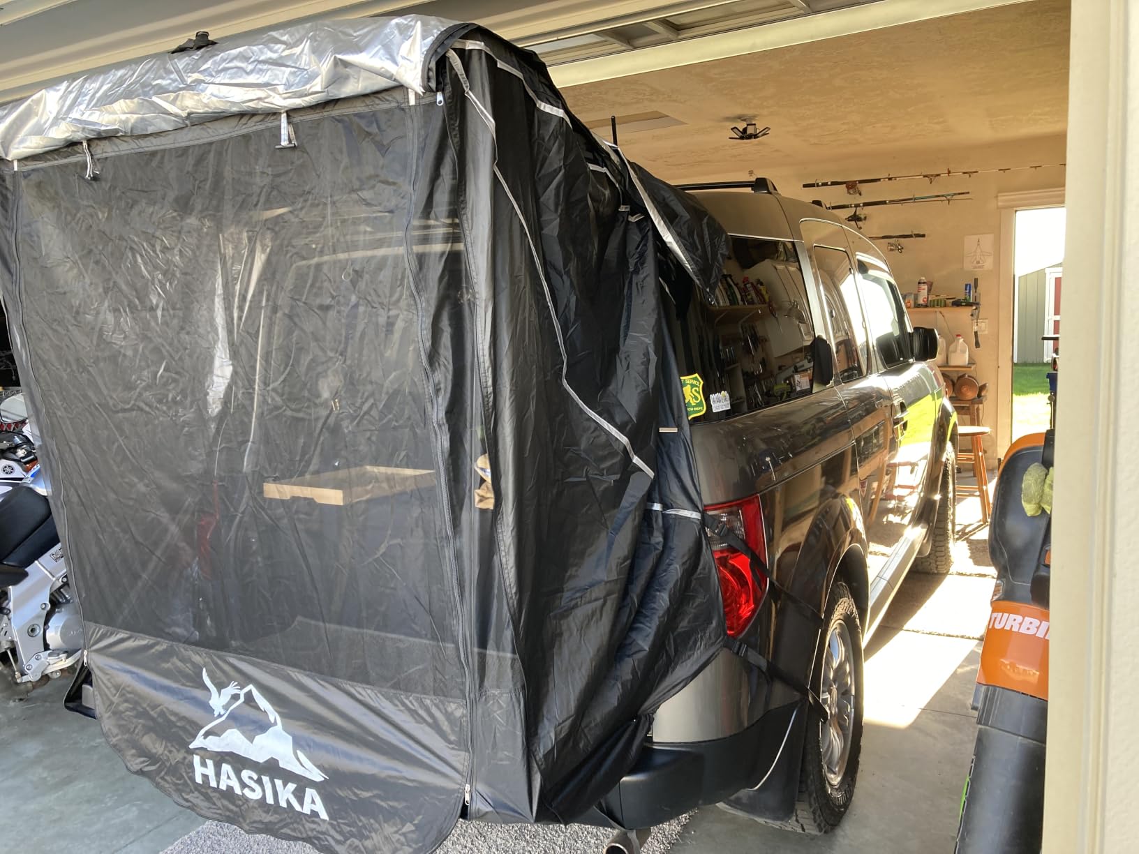 HASIKA SUV Tailgate Tent, 2-Person Car Camping Awning | 3000mm Waterproof & UPF 50+. Fits most SUV and Hatchback. 2-Min Setup Road Trip Essentials for Couples and Pets Black customer photo 1