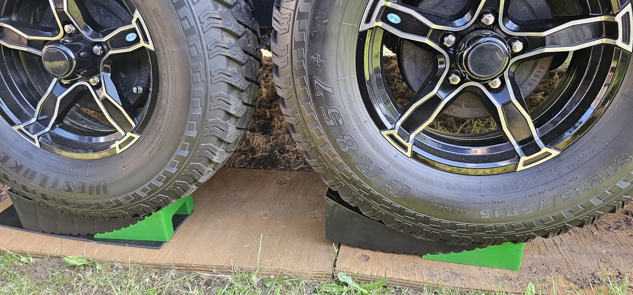 Camper Levelers 8-Piece Kit RV Leveling Blocks Camper Wheel Chocks - Two Curved Levelers, Two Chocks, Two Rubber Grip Mats customer photo 1