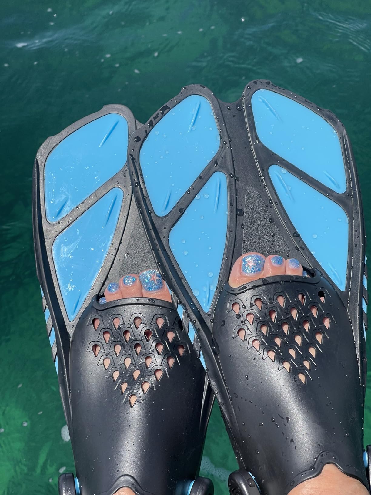 Ubekezele Snorkeling Gear for Adults Men Women,4 in 1 Snorkel Set with Panoramic View Diving Mask Anti-Fog Anti-Leak,Dry Top Snorkel,Fins and Travel Bag for Swimming,Snorkeling and Travel Diving customer photo 2
