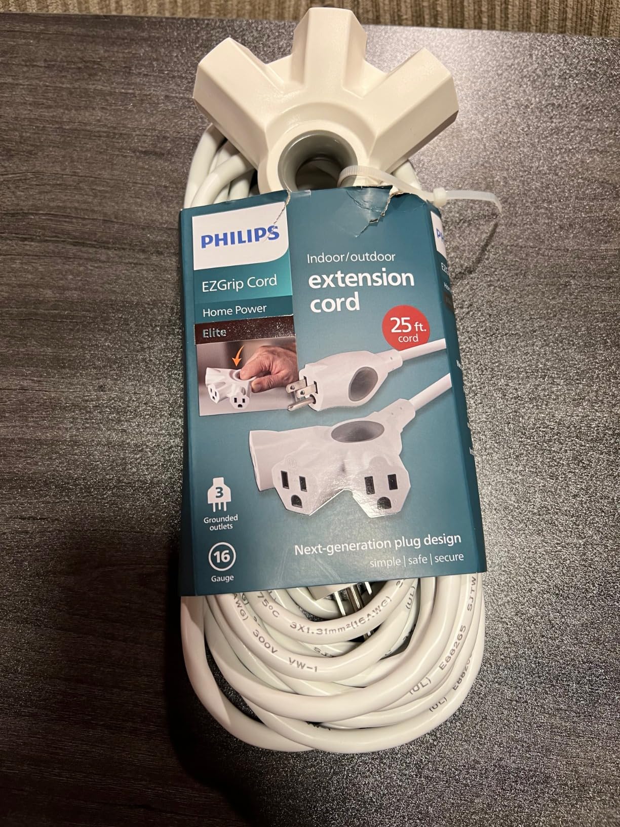 Philips EZGrip Outdoor Extension Cord with Multiple Outlets, Grounded 3 Prong Cord, Long Extension Cord Indoor with Multiple Outlets, Heavy Duty Extension Cord, 25 Ft, 16 AWG, Black, SPC3253ZB/37-T1 customer photo 2