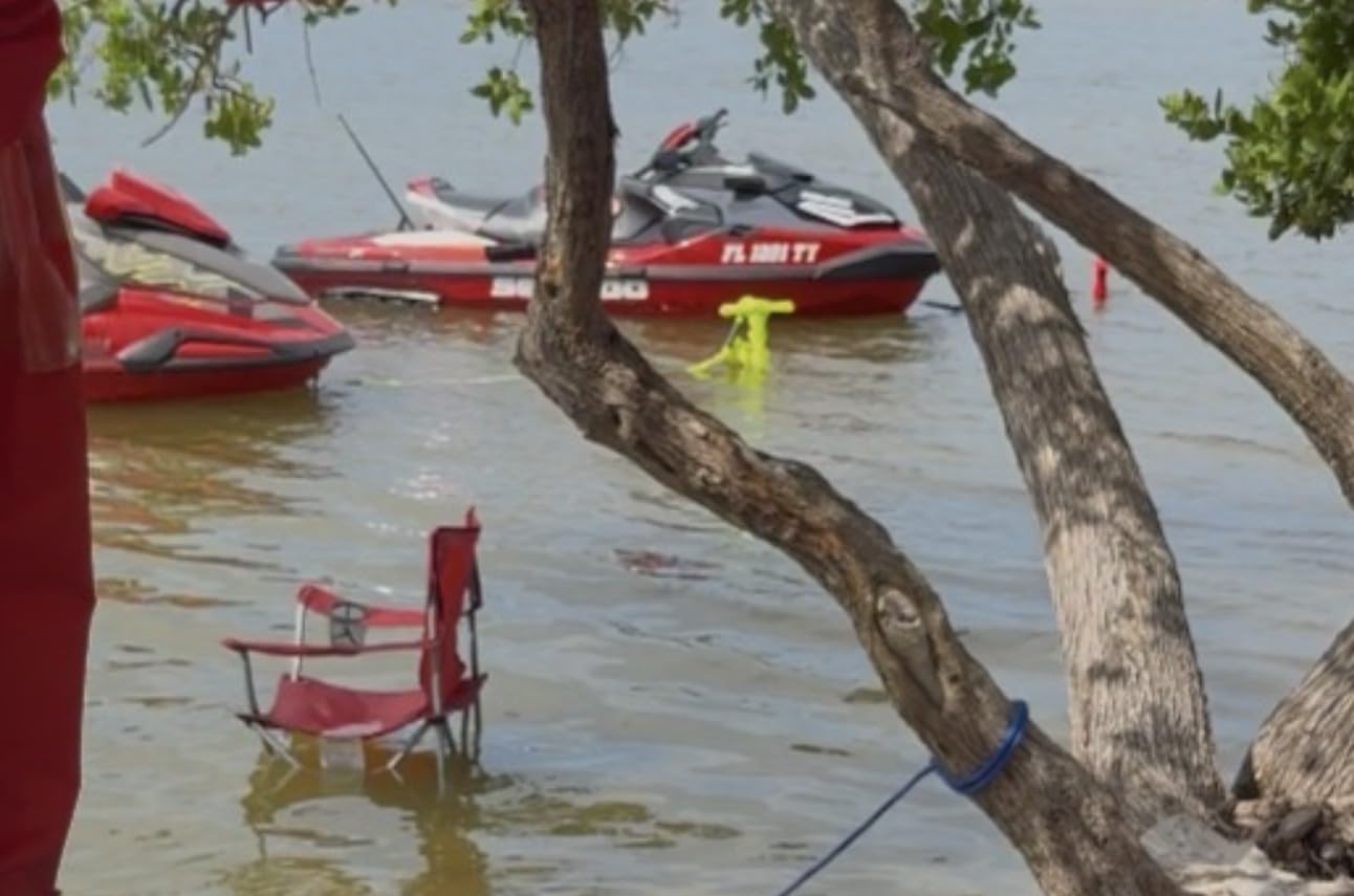 SandShark Premium Anchor Bungee Dock Line. Boat Accessories Anchor Line Absorbs Shock to Anchors and Docks w/Stainless Steel Clip - Neon Green - 7-14ft customer photo 1