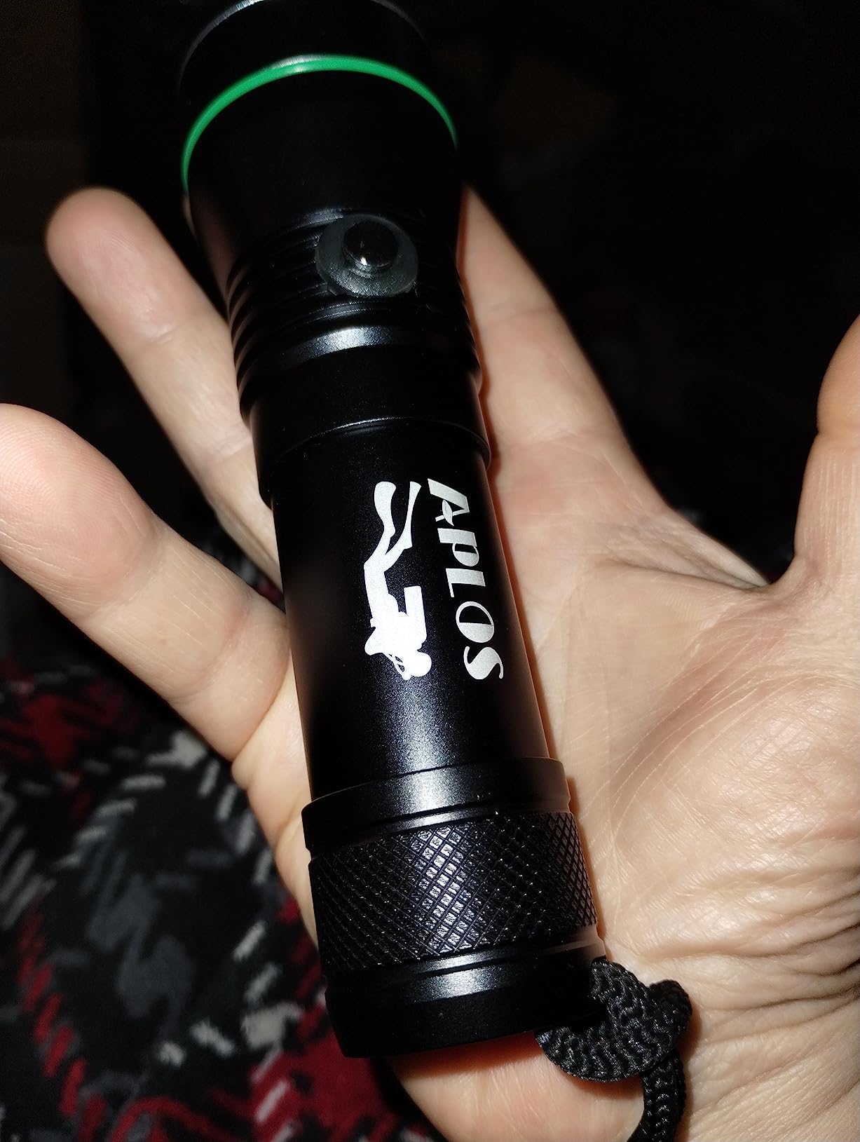 APLOS AP30 3000lm Diving Flashlight with 3 Modes, Power Indicator, IPX8 Waterproof Professional Dive Light customer photo 2