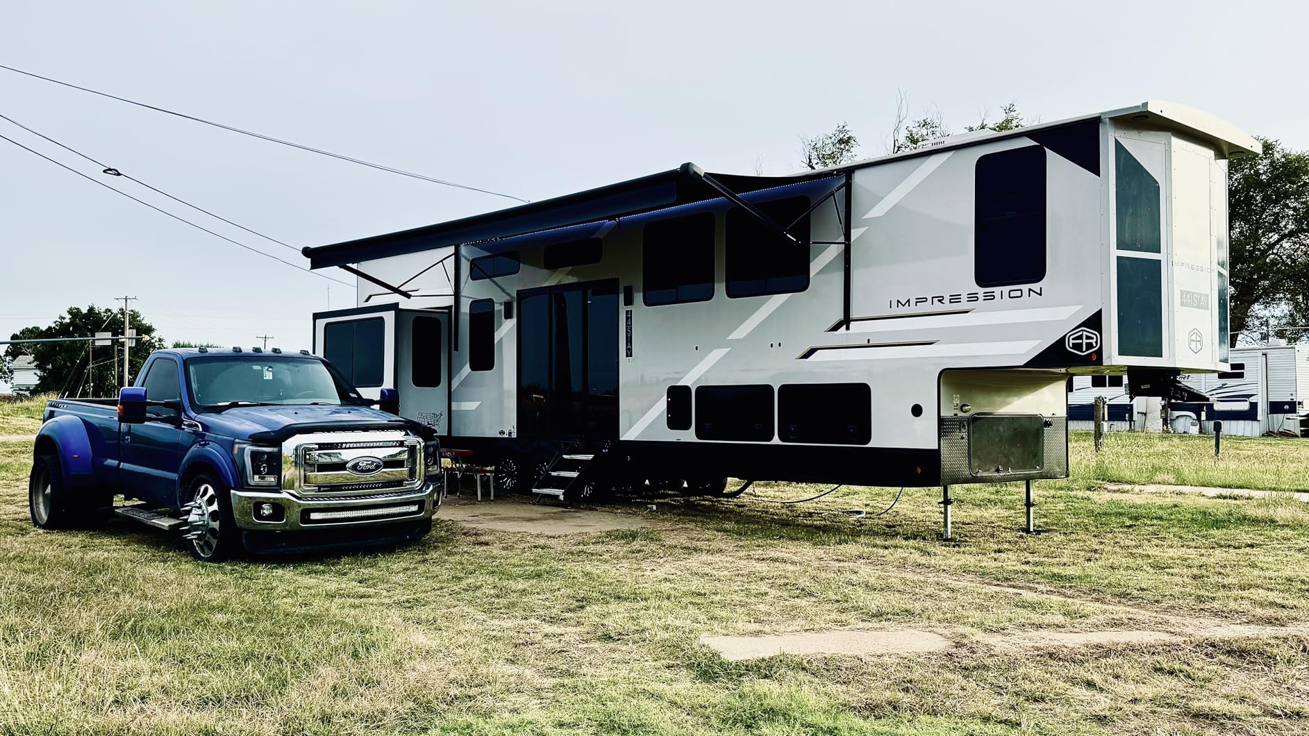 Beech Lane Universal RV Stabilizer, Reduces RV Wobble, Compact Foldable Design for Easy Storage, Adjustable Height of 12