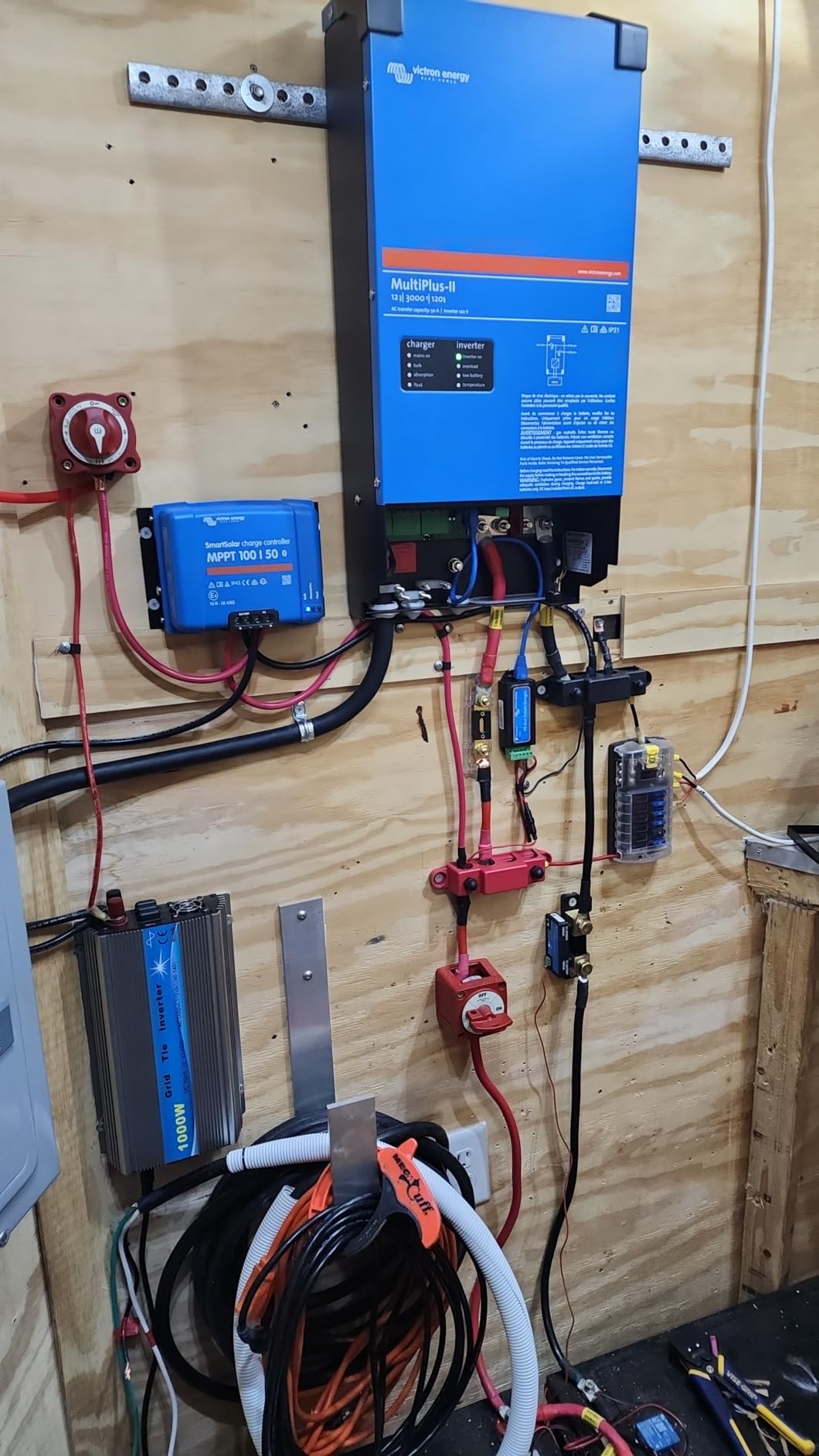 Victron Energy MultiPlus-II Power Inverter 3000VA 12-Volt | Pure Sine Wave Inverter Charger for 120 amp Battery, with PowerAssist Technology customer photo 1