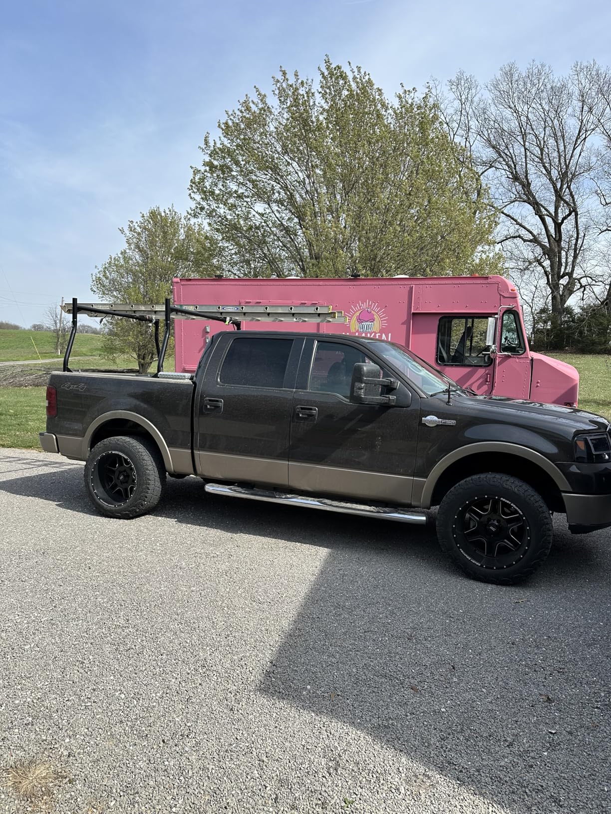 VEVOR Extendable Steel Truck Ladder Rack - 800 lbs Capacity, 46-71 inch, Non-Drilling for Kayak, Surfboard, Lumber, Ladder customer photo 2