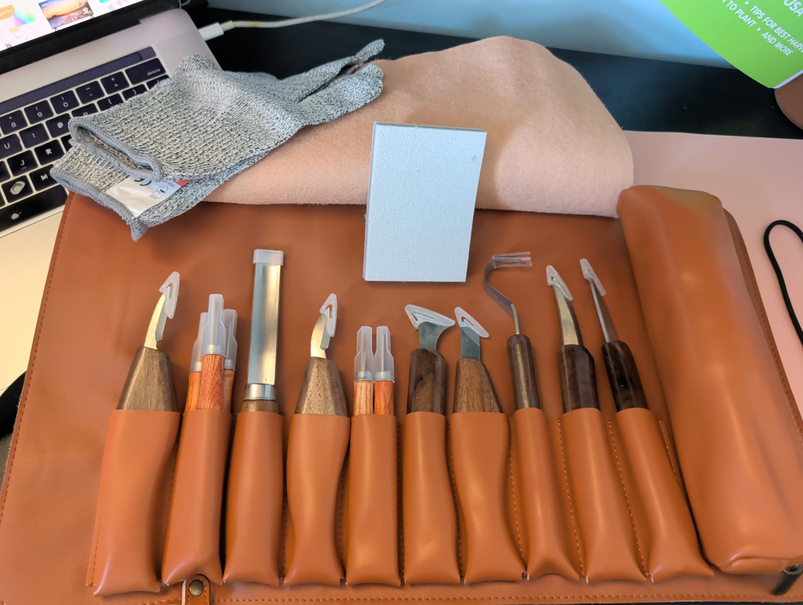 Tekchic Wood Carving Kit Deluxe-Whittling Knife, Wood Carving Knife Set, Wood Whittling Kit for Beginners, Carving Knife Woodworking Wood Carving Tools Set with Large Leather Case customer photo 1