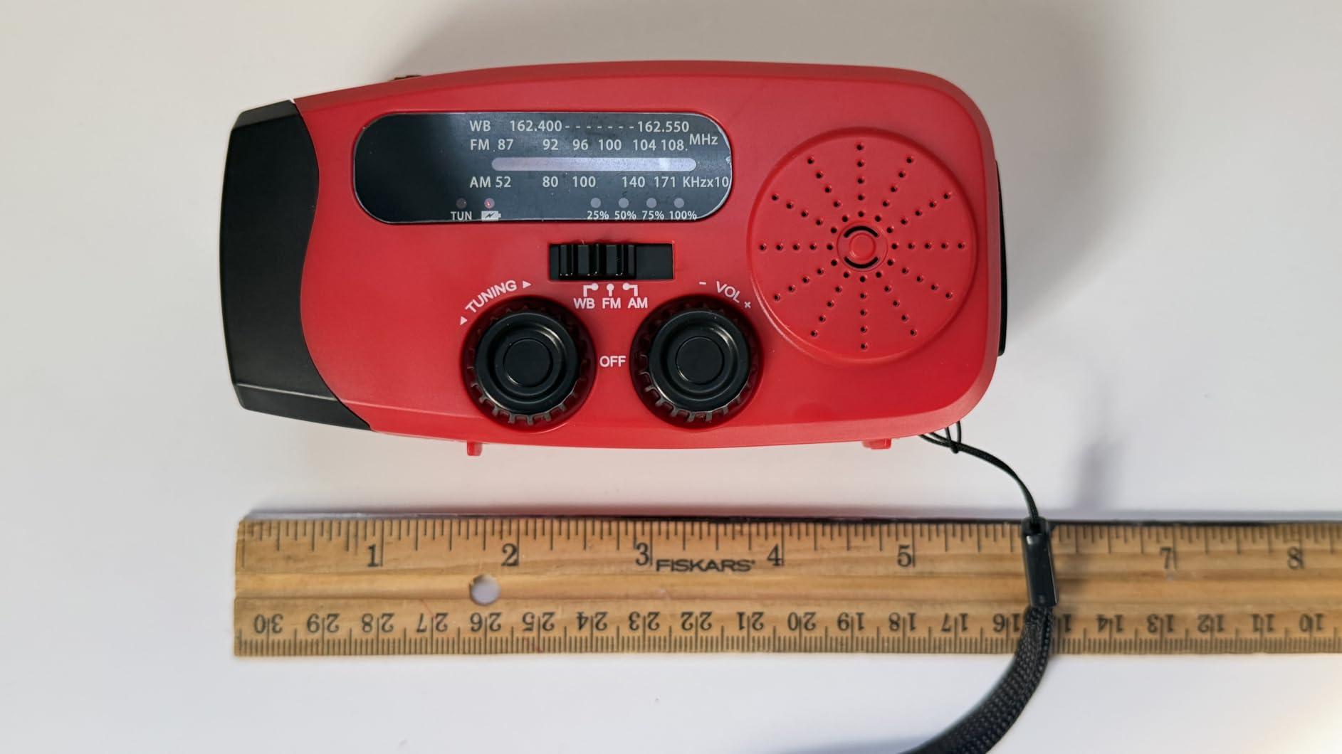 Emgykit Hand Crank Radio with AM/FM/NOAA Weather Band | 3 LED Flashlights, SOS Function, Solar Powered, 2000mAh/7400mWh Charger customer photo 1