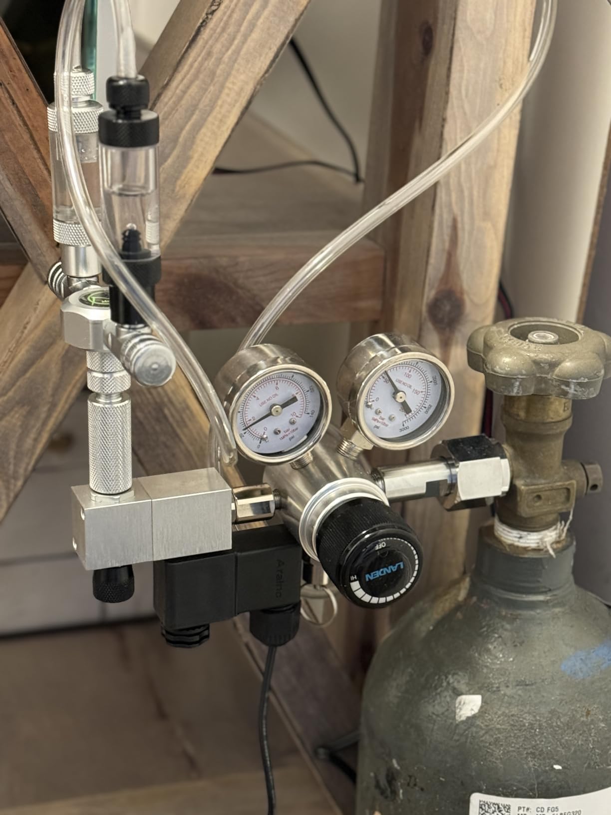 LANDEN AverVita Adv CO2 Regulator, Big Dual Gauges Display, 12V DC Solenoid with Bubble Counter and Check Valve, Safety Assurance, Fits CGA320 CO2 Cylinder Includes CO2 Indicator Solution Kit customer photo 1