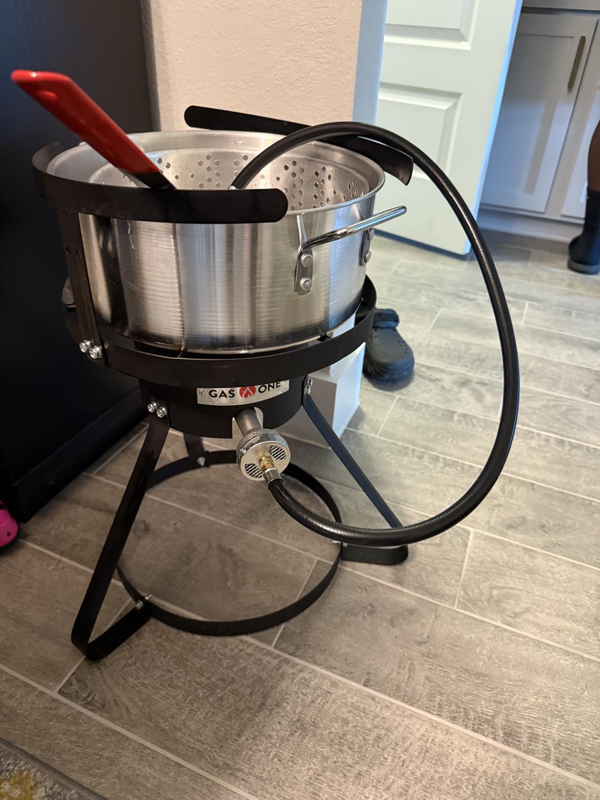 Gas One Propane Deep Fryer with 10Qt Deep Fryer Pot - High Grade Strainer Basket Aluminum Pot for Fish Fry Chicken Wings, Seafood Pot - Propane Burners for Outdoor Cooking Include Thermometer customer photo 1