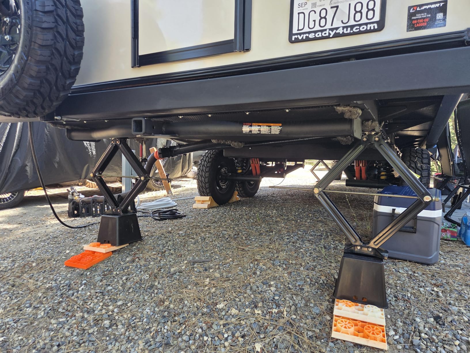 VEVOR Trailer Jack Block, 6000 lbs Capacity per RV Leveling Block, Polypropylene RV Camper Stabilizer Blocks, 4-Pack customer photo 1